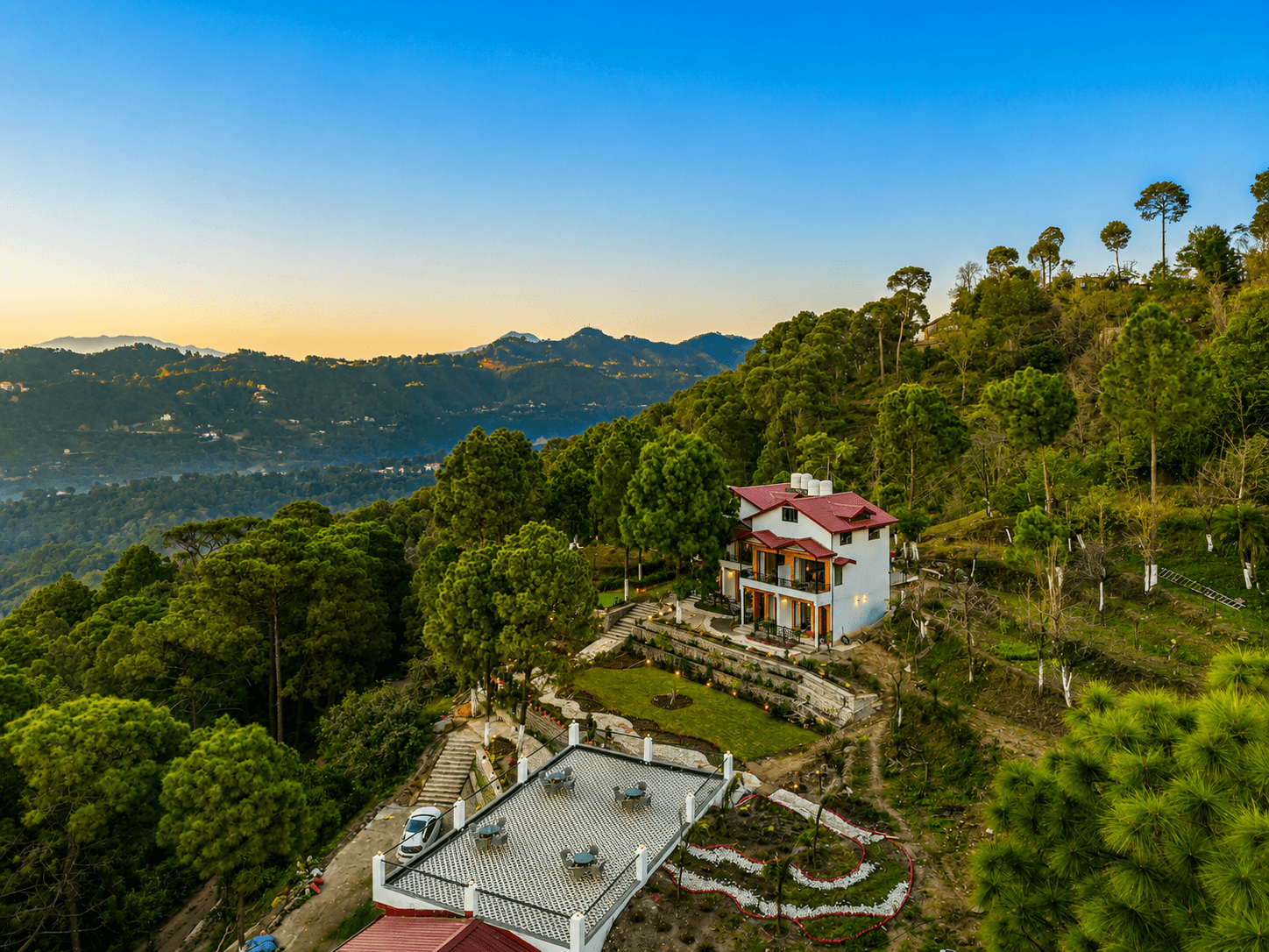 Pine View Resort | Pet-friendly Hilltop 1-Suite With Garden-Facing Balcony, Rooftop lounge, Restro & Game Zone — photo 1