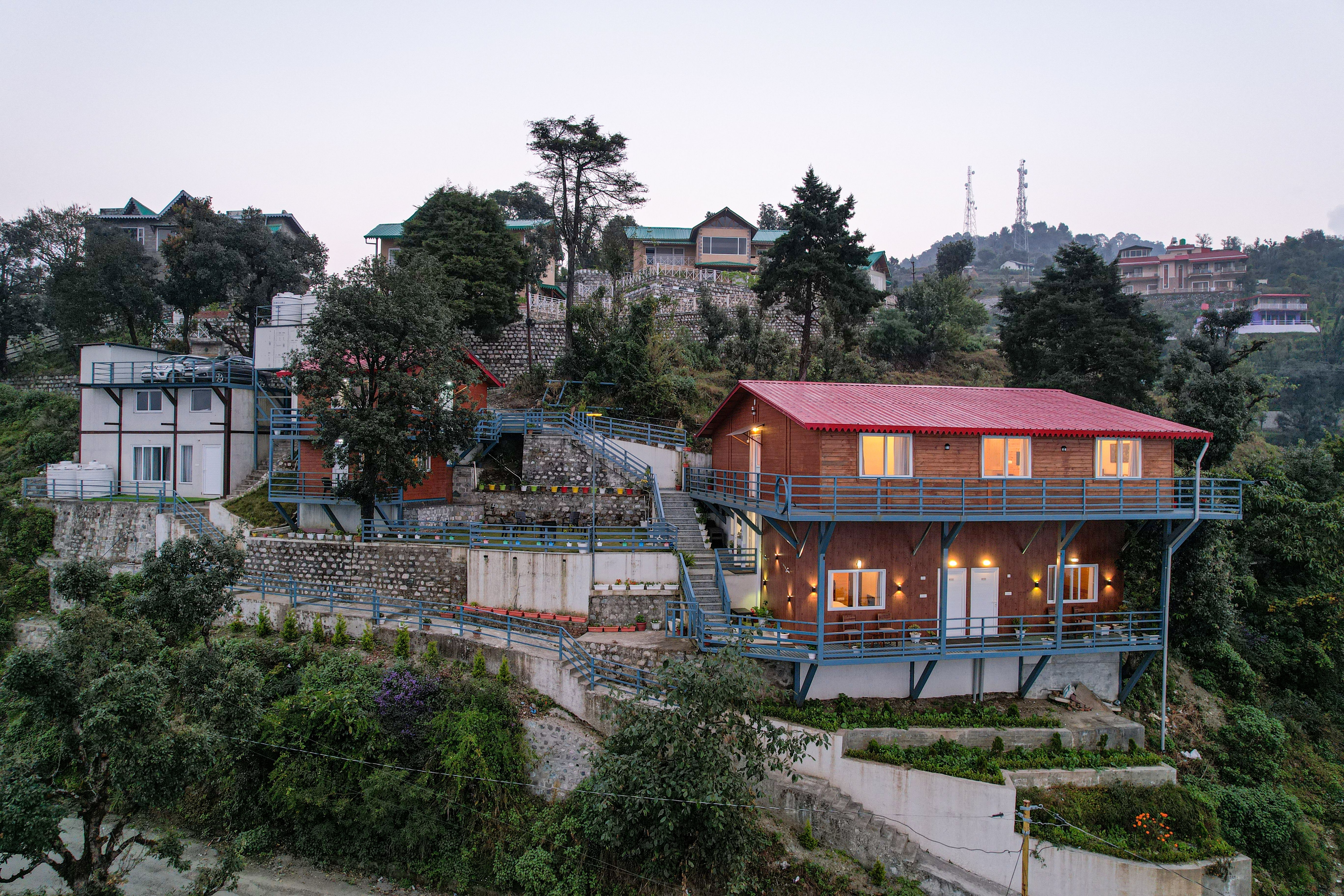 The Urban Escape Harmony | 1 Family Cottage | Hillside Duplex With Scenic Views — photo 1