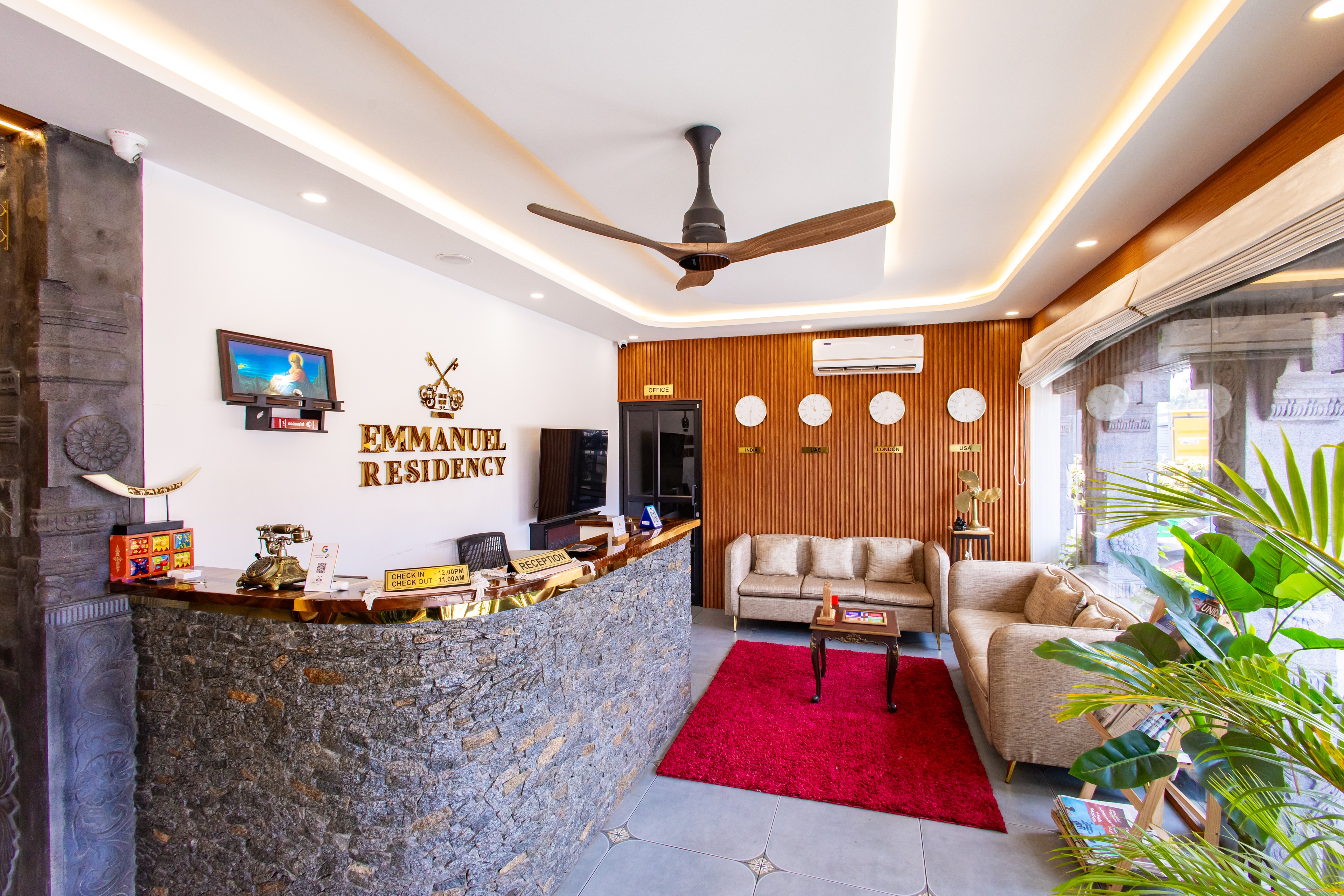 Emmanuel Residency | Deluxe Stay, Close to Metro Station, Lulu Mall & Marine Drive, Kochi