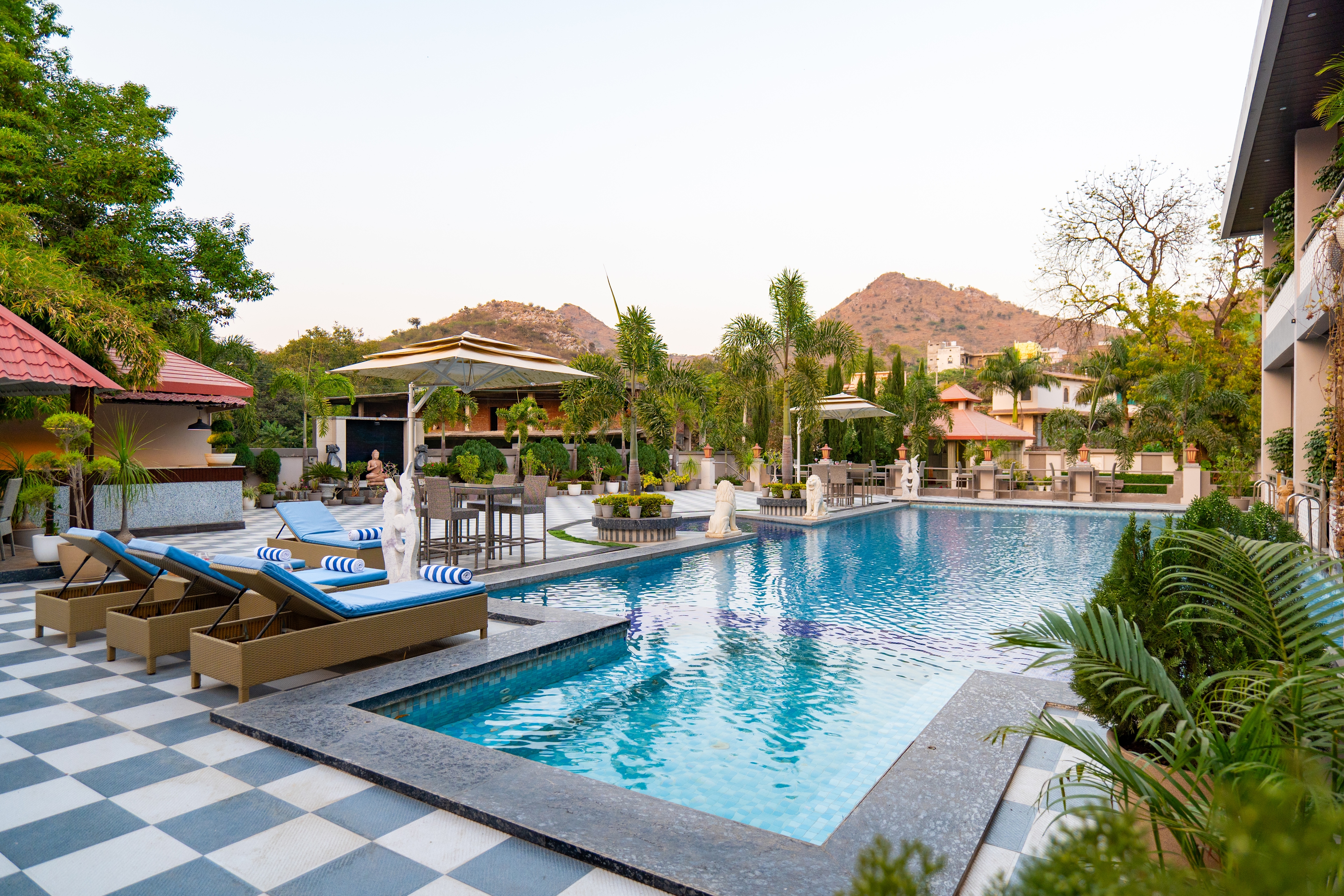 Mountain Creek Retreat | Pet-friendly Ultra-Luxe Suite With Shared Pool, Gazebo, Lounge Area, Game & Gym zone | Near Fatehsagar Lake