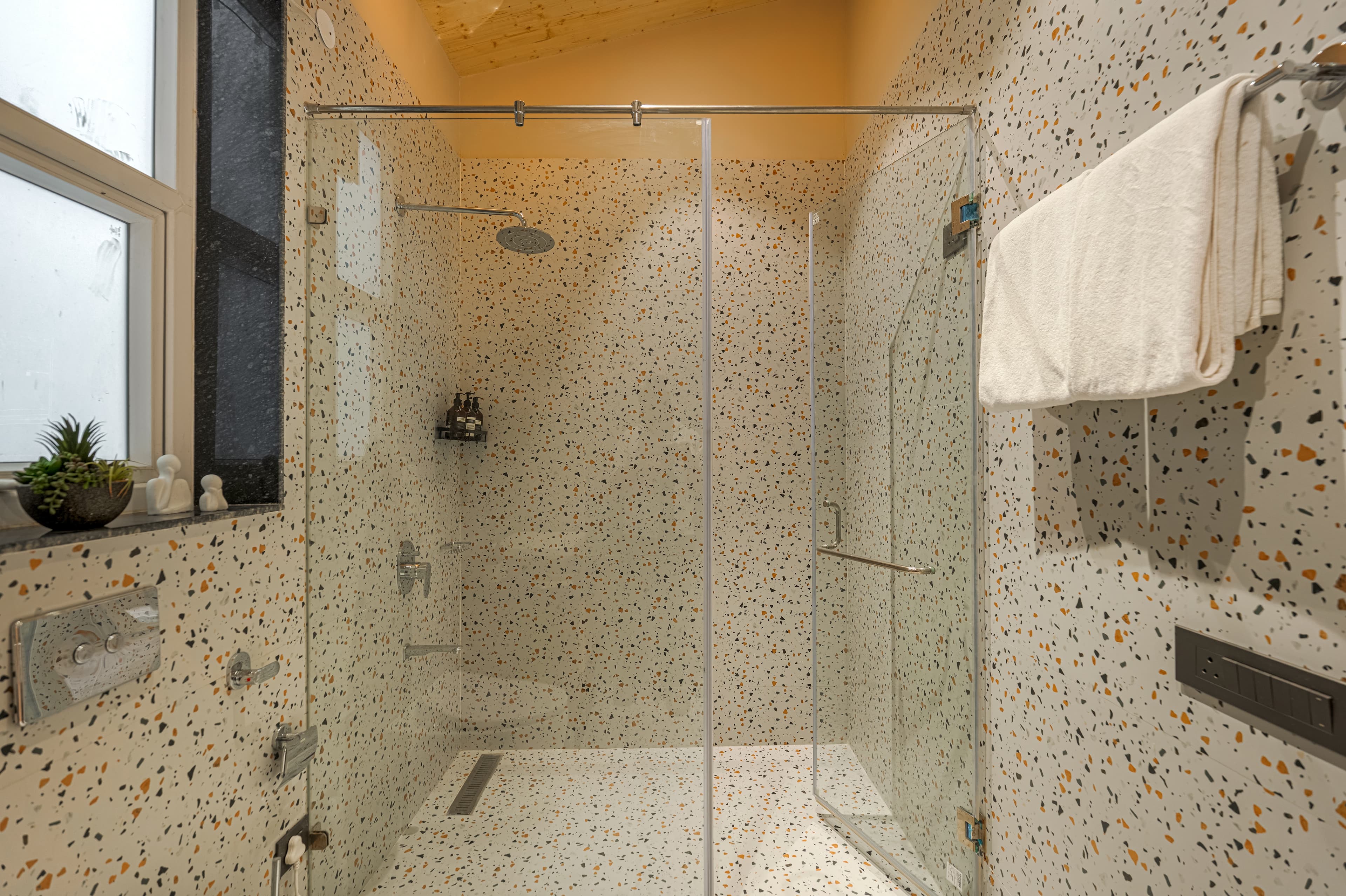 Bask and Blessings Mist | Pet-Friendly Suite With Private Scenic Balcony, Shared Jacuzzi, Spa, Garden & Gazebo - Image 20