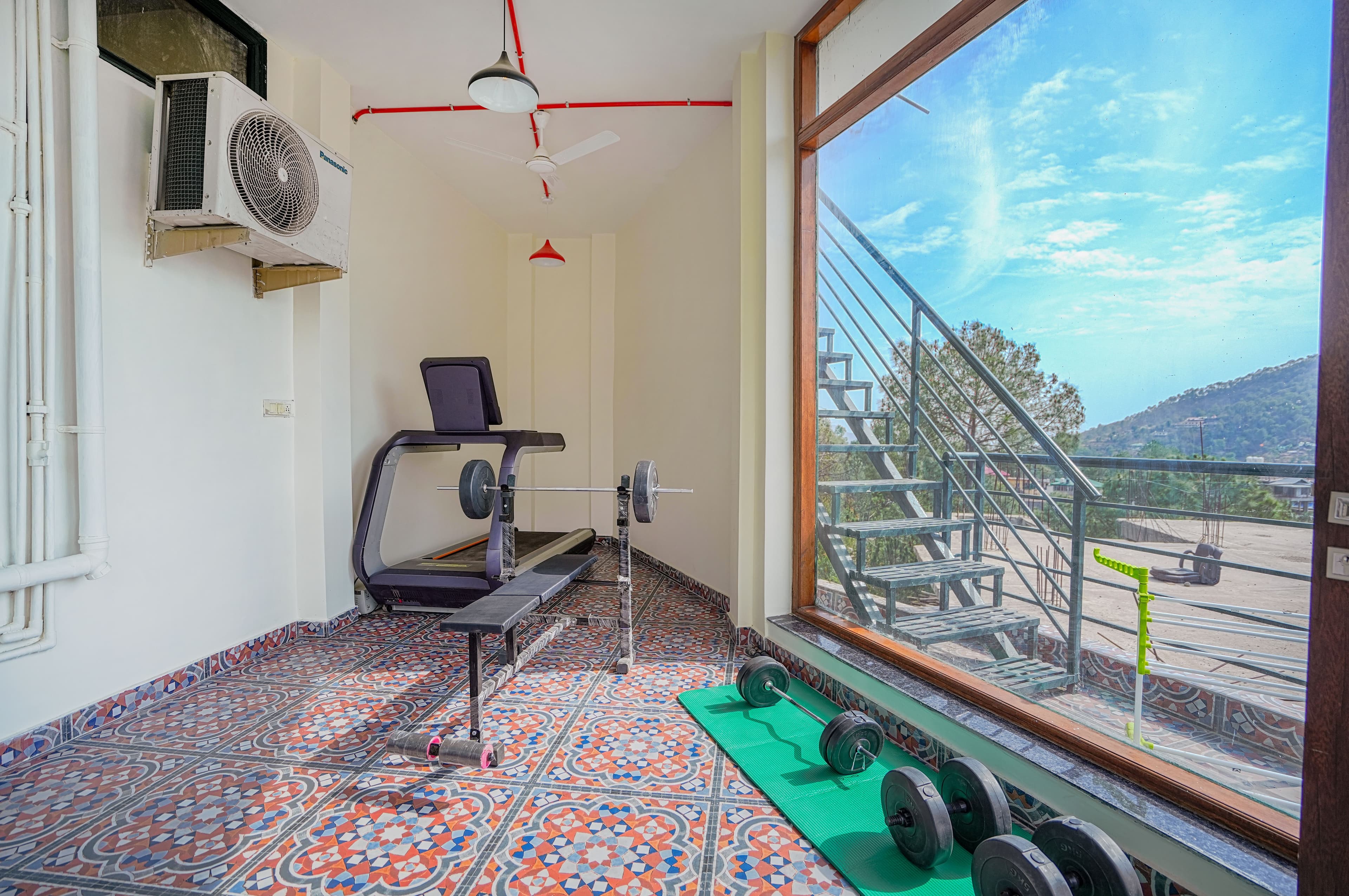 Dilli House | 3-BHK Rooftop Villa with Private Plunge Pool, Jacuzzi, and Gym - Image 16