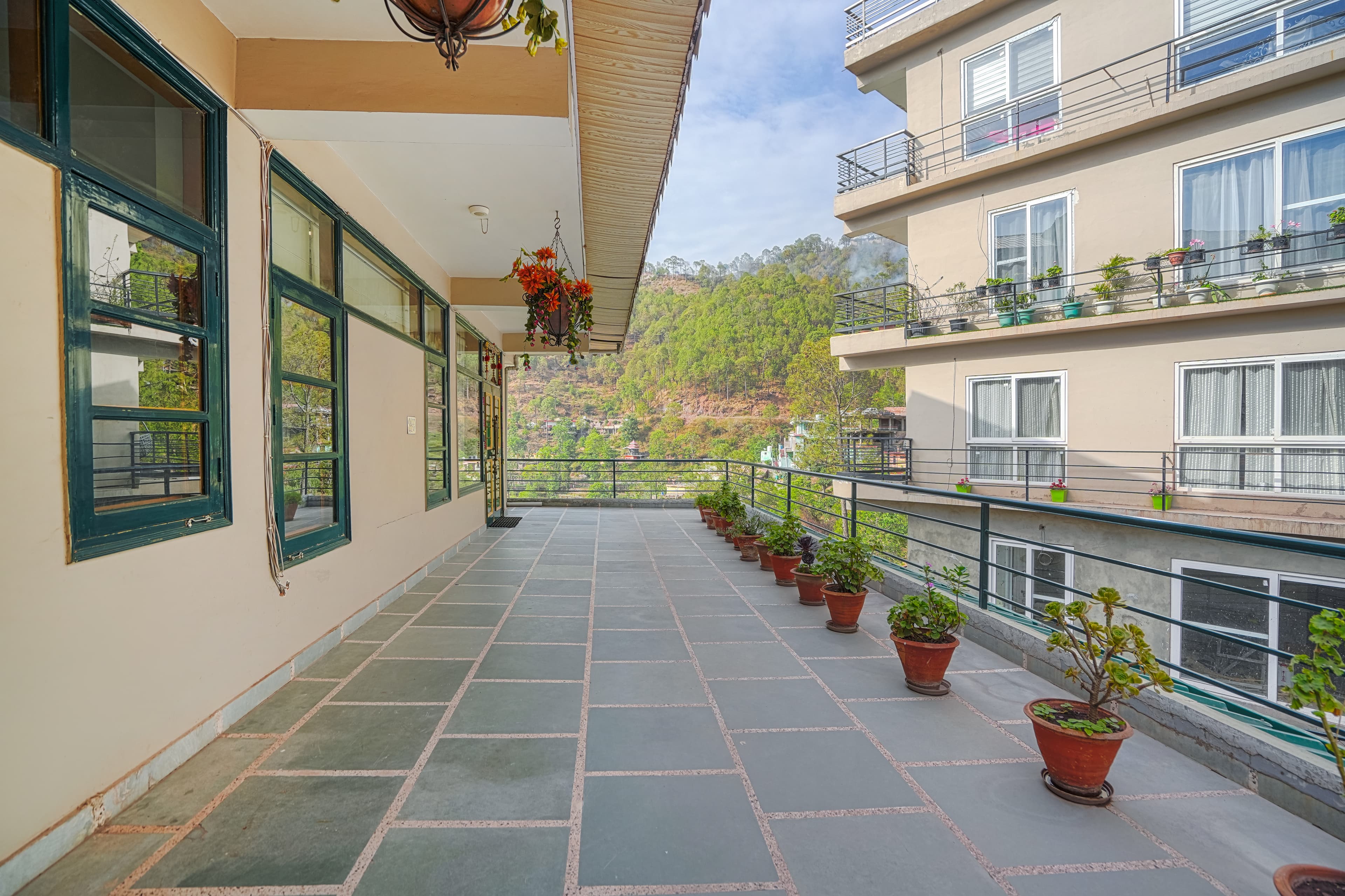 Dilli Suites Blush | Hillside Room With AC, Common Pool & Scenic Views - Image 16