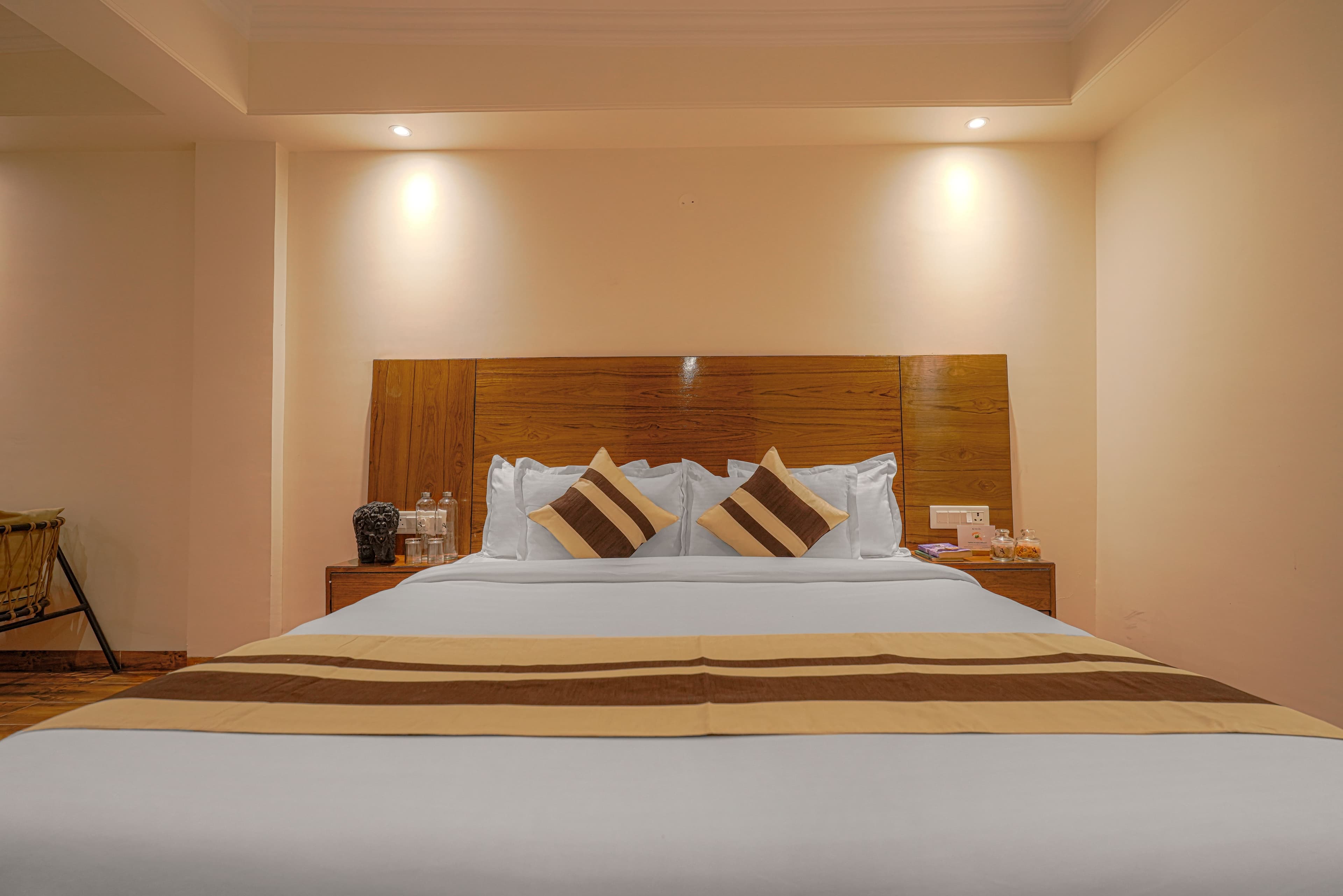 Dilli Suites Blush | Hillside Room With AC, Common Pool & Scenic Views - Image 13