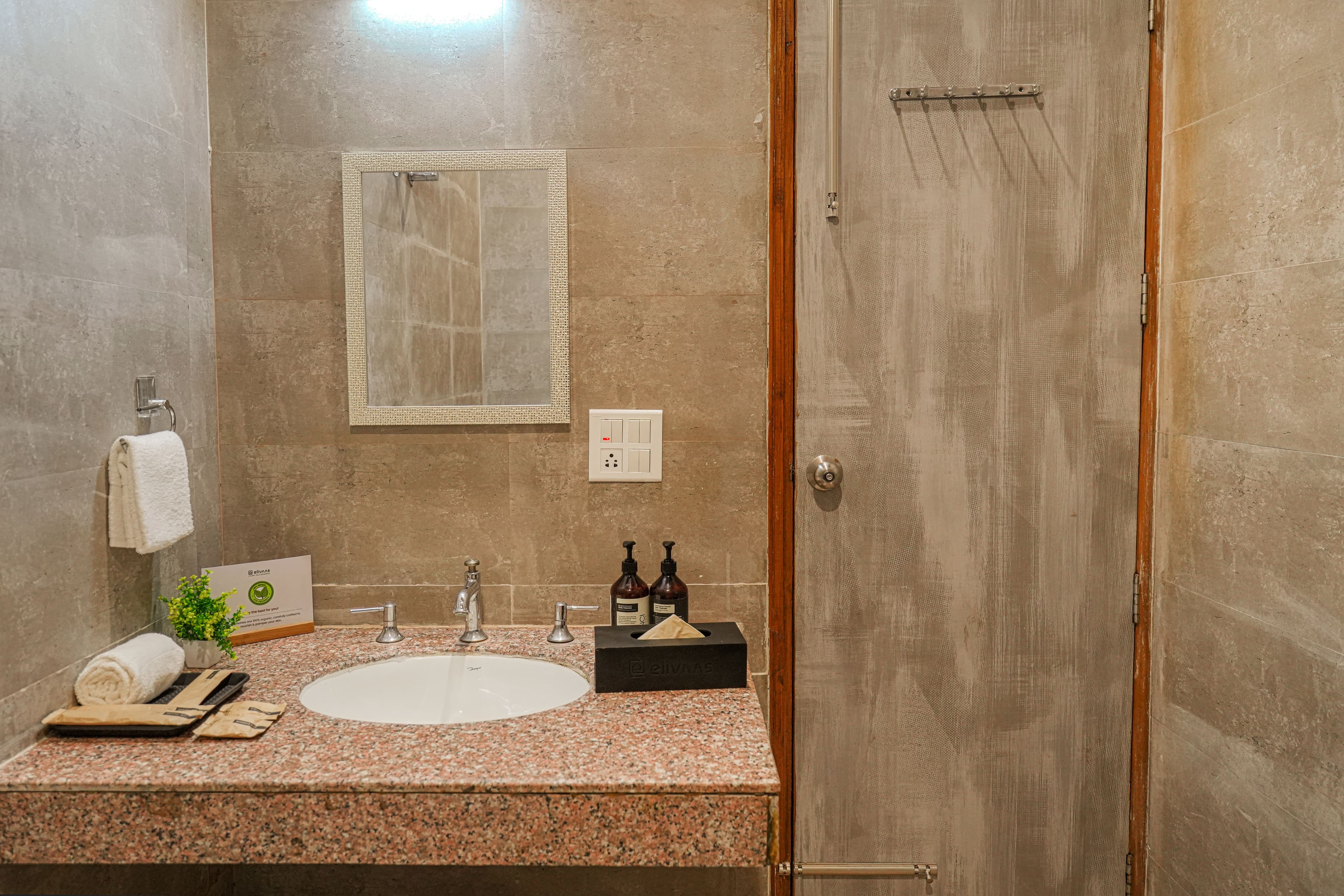 Dilli House | 3-BHK Rooftop Villa with Private Plunge Pool, Jacuzzi, and Gym - Image 26