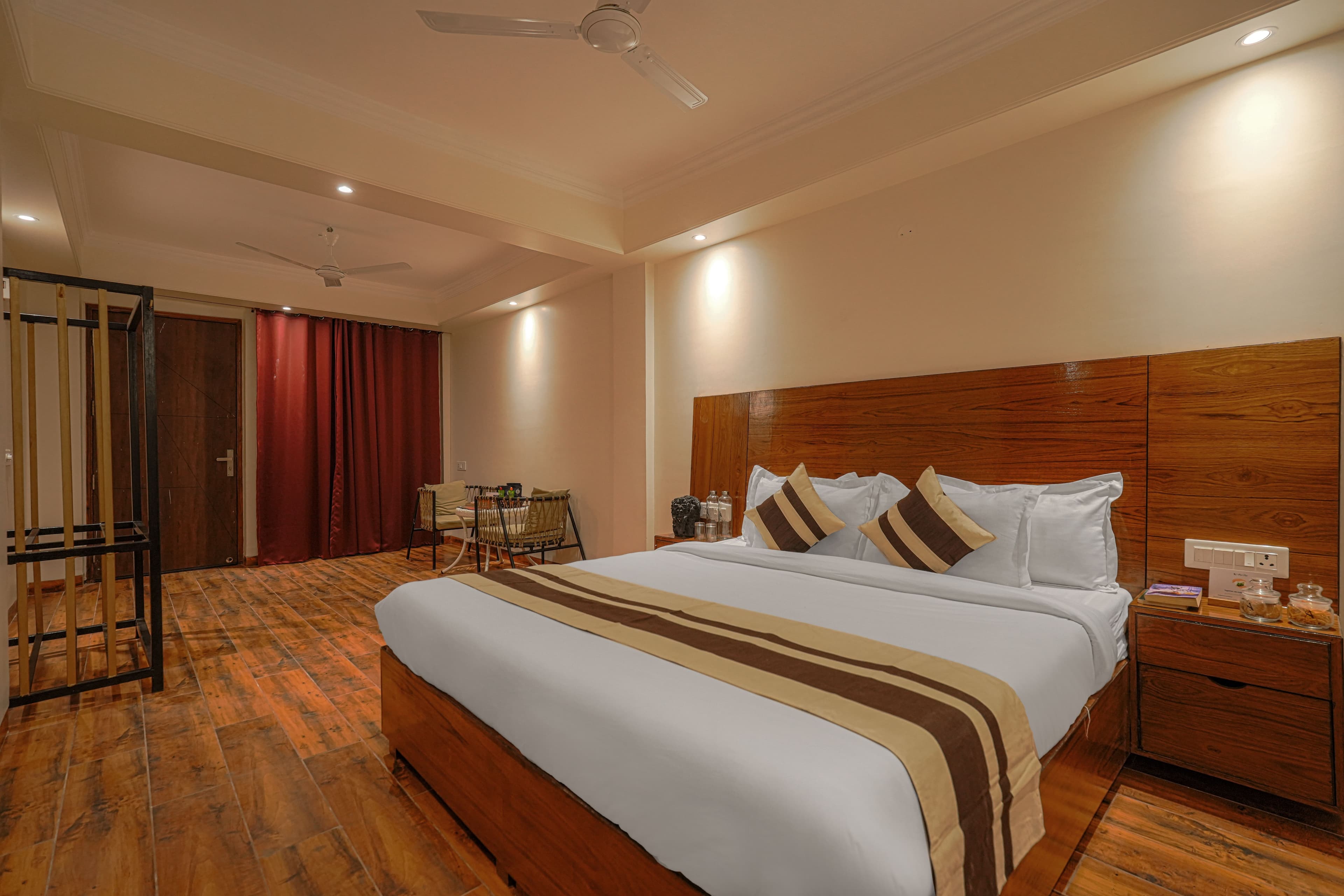 Dilli Suites Blush | Hillside Room With AC, Common Pool & Scenic Views - Image 6