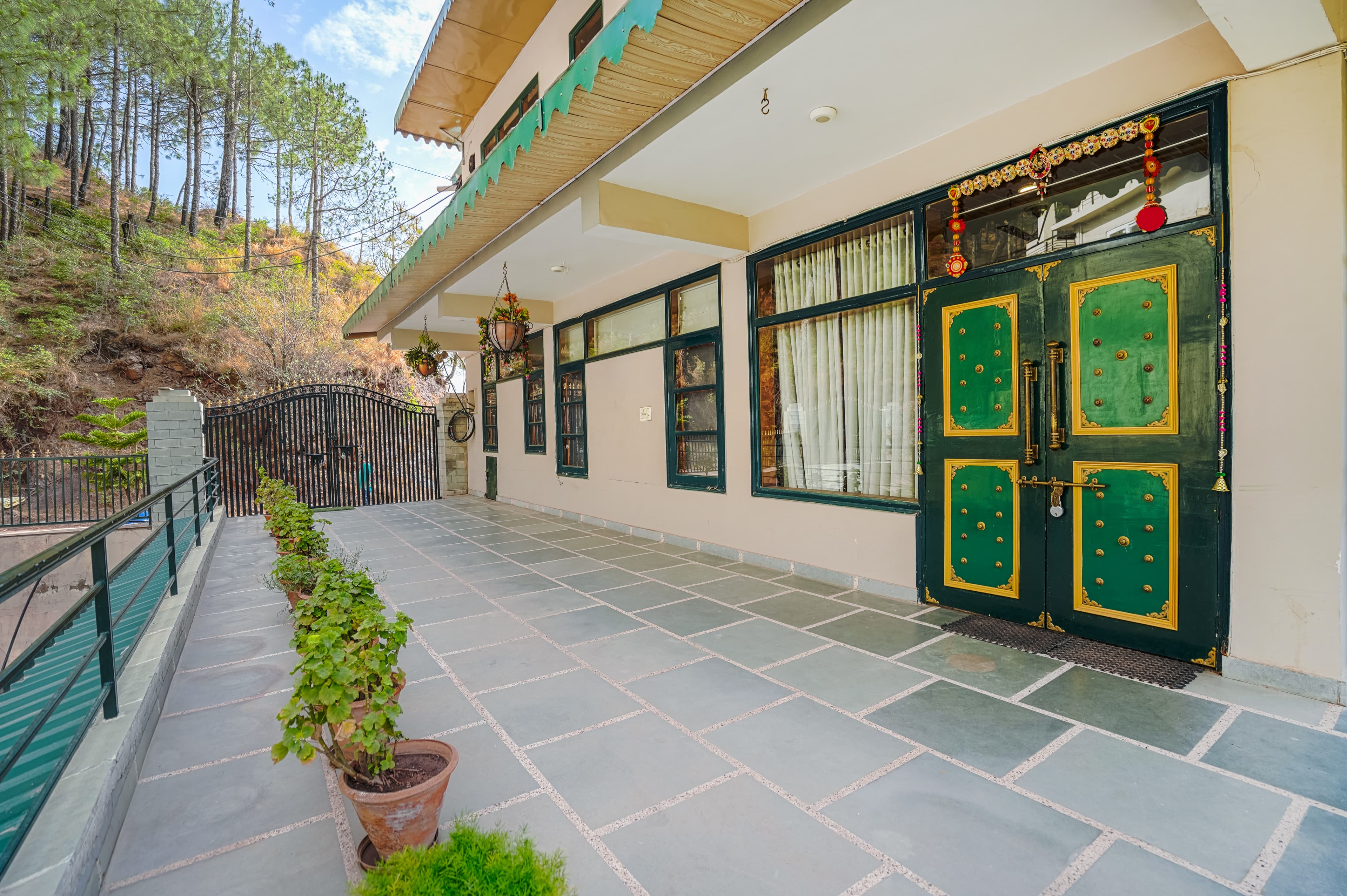 Dilli Suites Blush | Hillside Room With AC, Common Pool & Scenic Views - Image 2