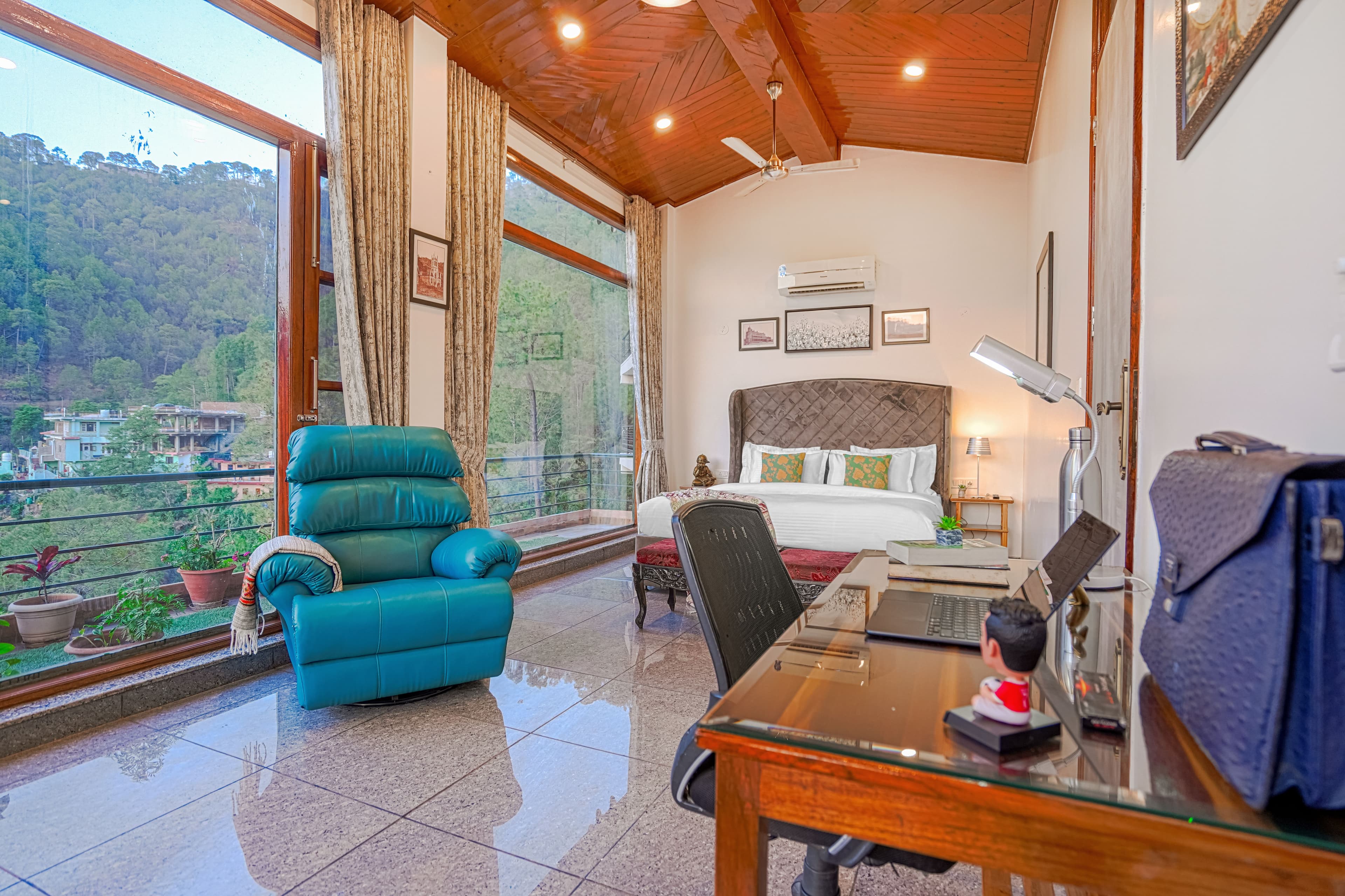 Dilli House | 3-BHK Rooftop Villa with Private Plunge Pool, Jacuzzi, and Gym - Image 22
