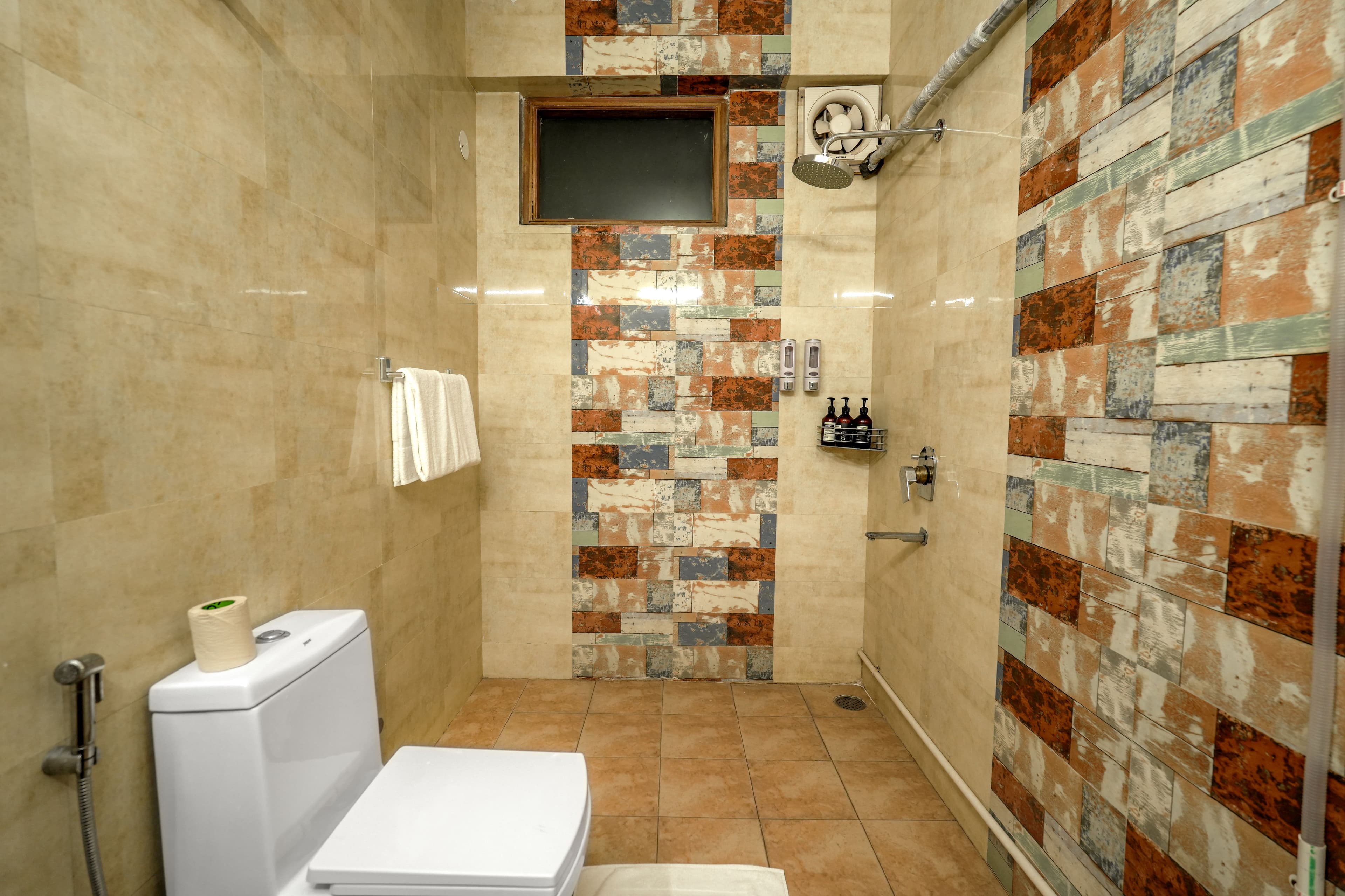 Dilli House | 3-BHK Rooftop Villa with Private Plunge Pool, Jacuzzi, and Gym - Image 19