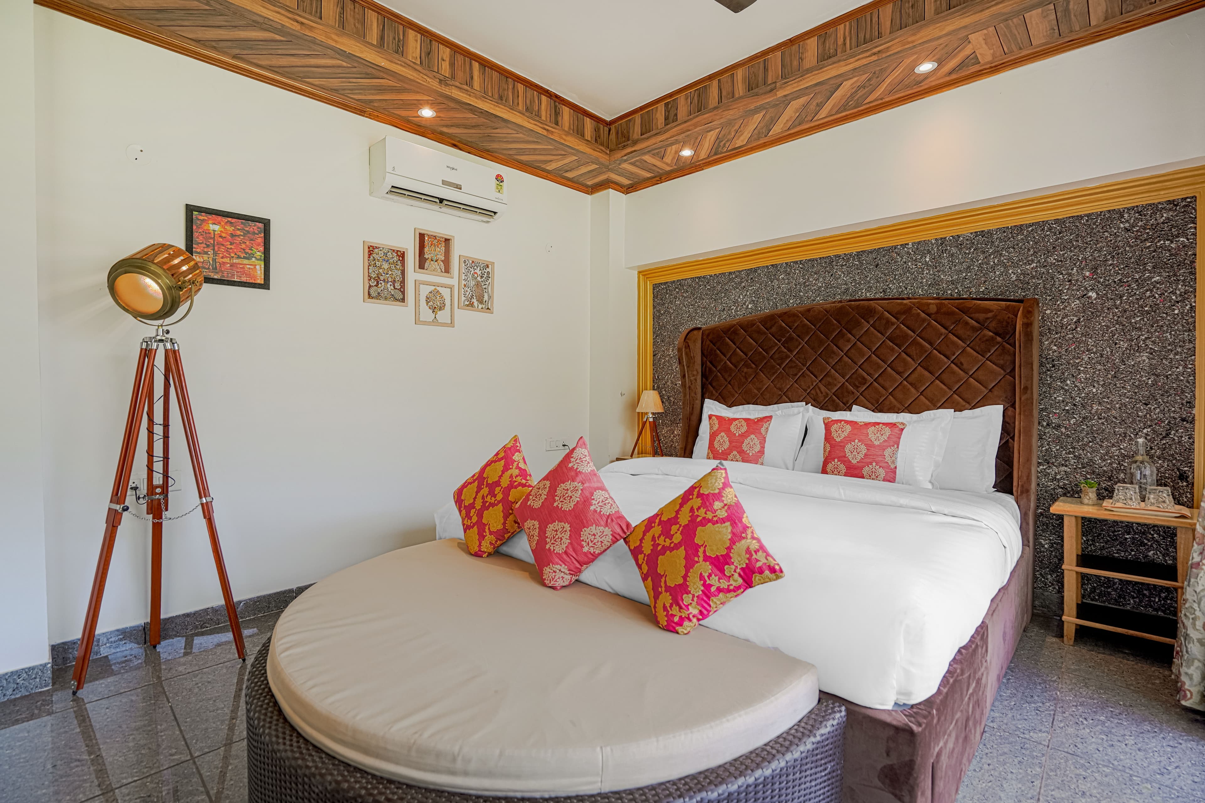Dilli House | 3-BHK Rooftop Villa with Private Plunge Pool, Jacuzzi, and Gym - Image 41