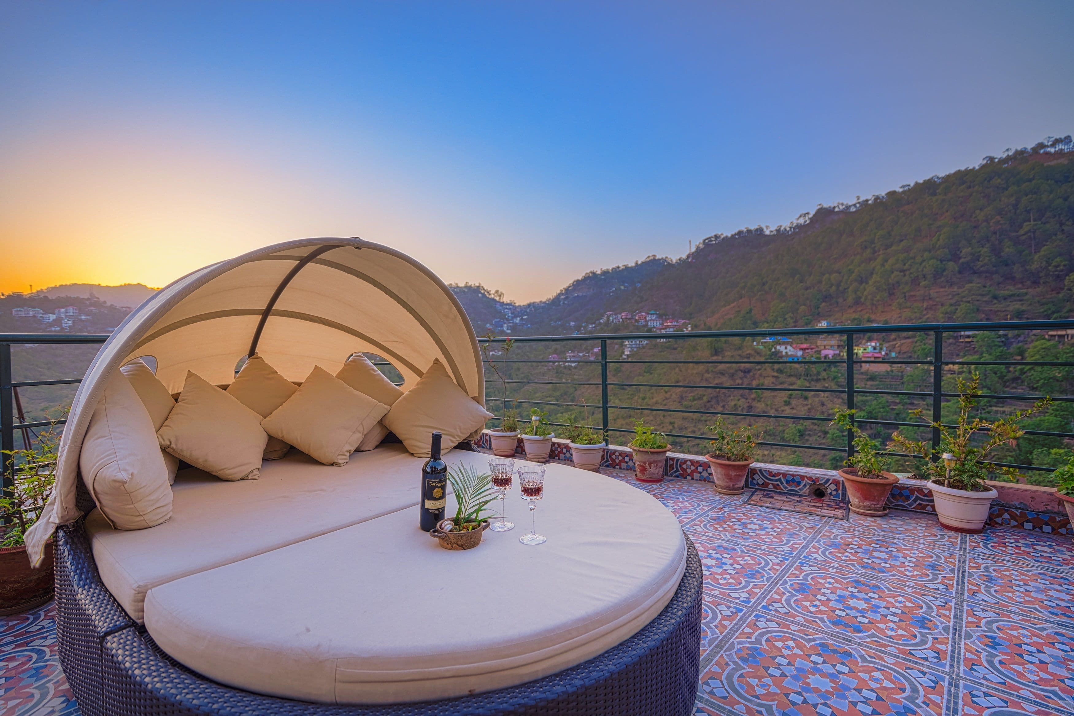 Dilli House | 3-BHK Rooftop Villa with Private Plunge Pool, Jacuzzi, and Gym - Image 7
