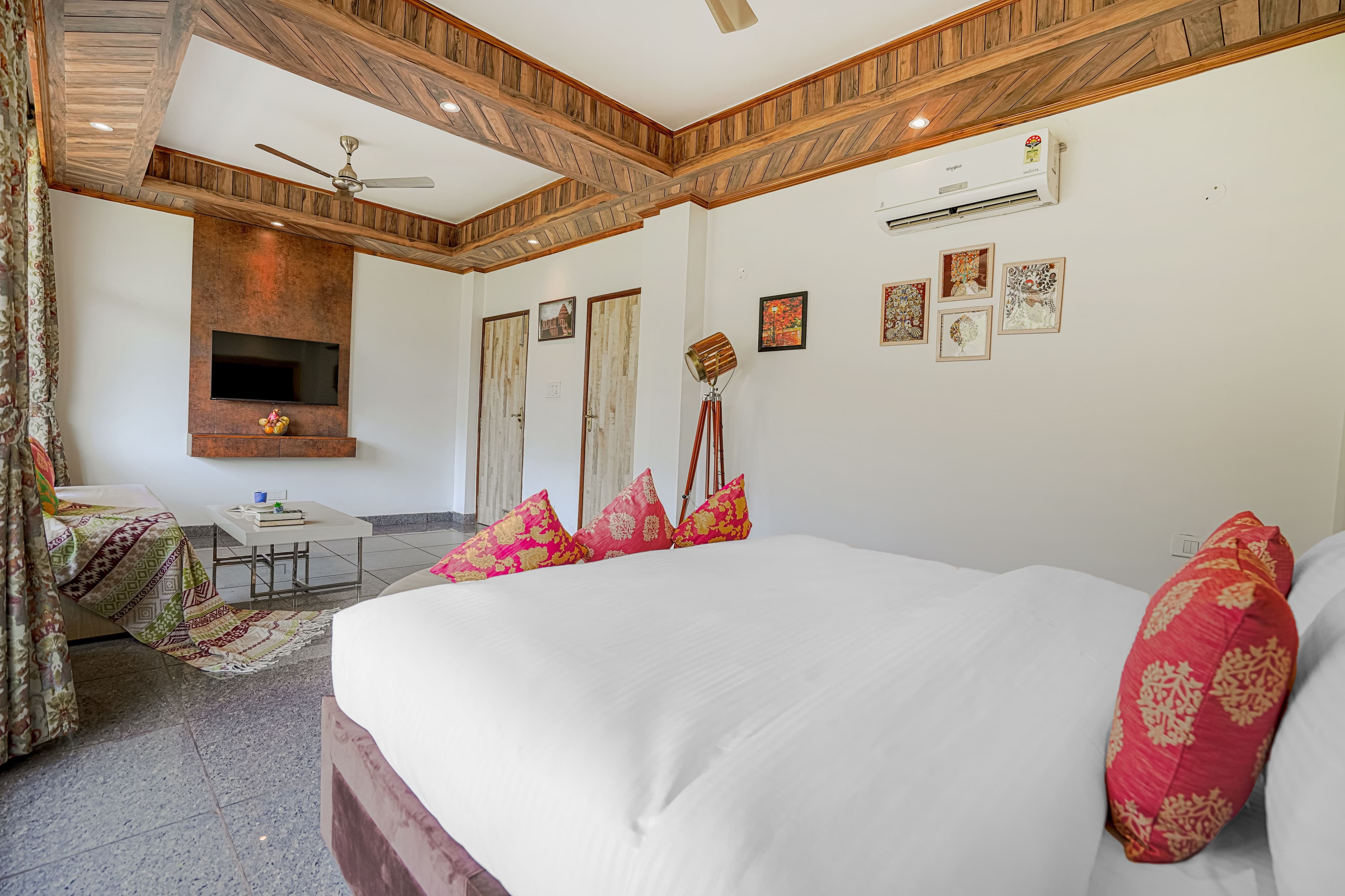 Dilli House | 3-BHK Rooftop Villa with Private Plunge Pool, Jacuzzi, and Gym - Image 40