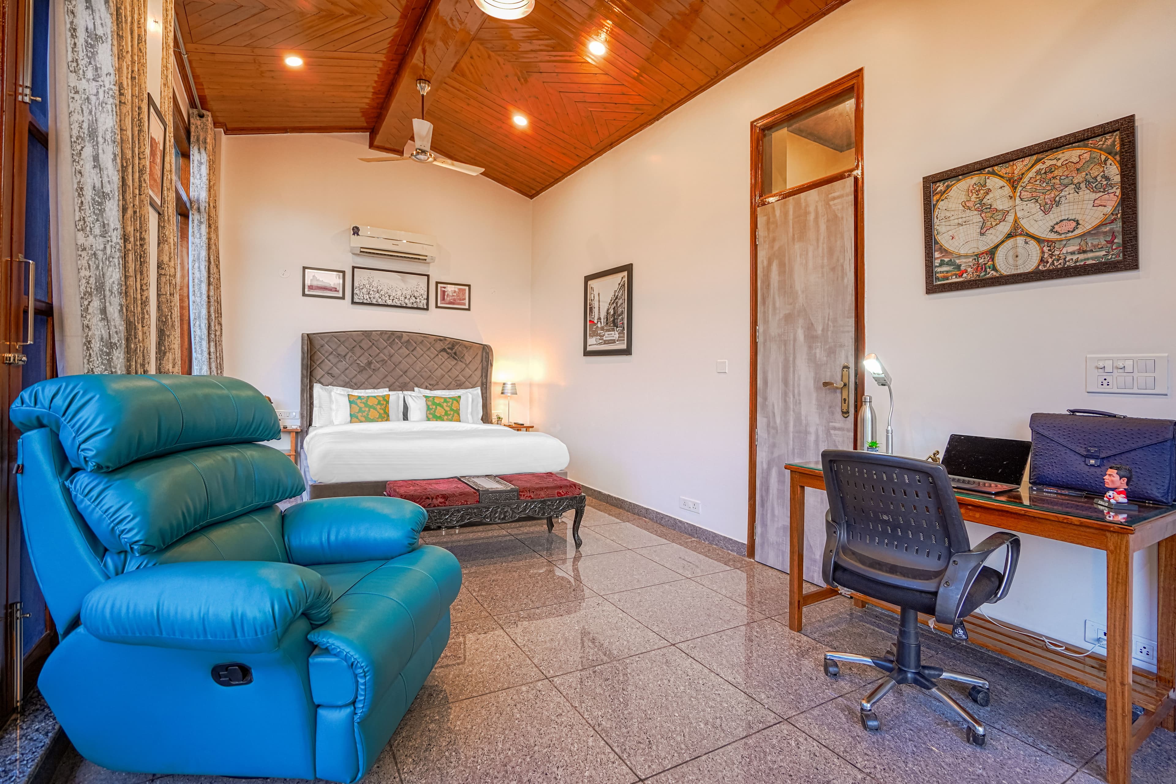 Dilli House | 3-BHK Rooftop Villa with Private Plunge Pool, Jacuzzi, and Gym - Image 42