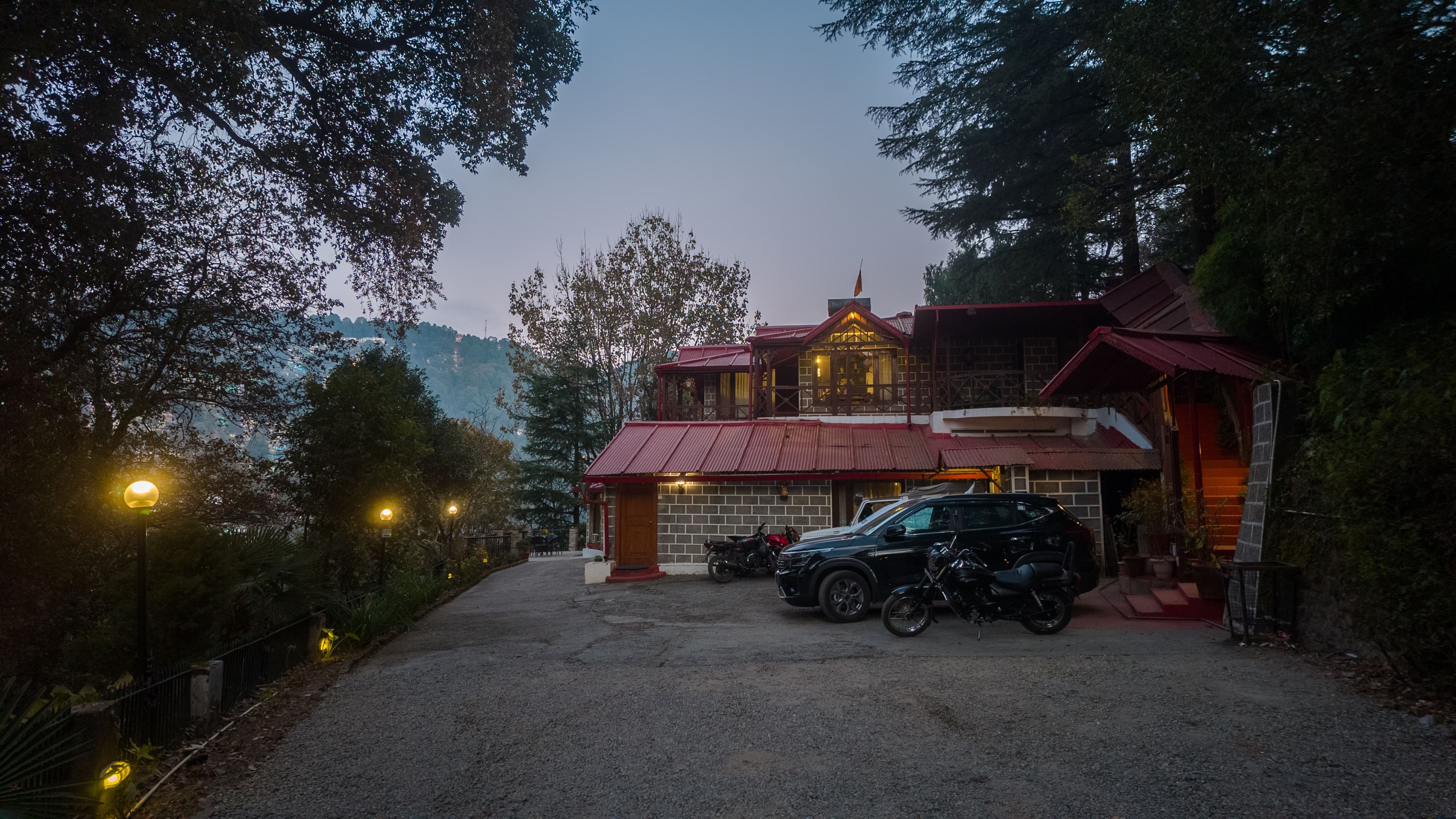 The Hive Cottage Corbett | 2 Room Suite In a Hillside Resort With Restaurant & Outdoor Seating | Ample Parking  - Image 30