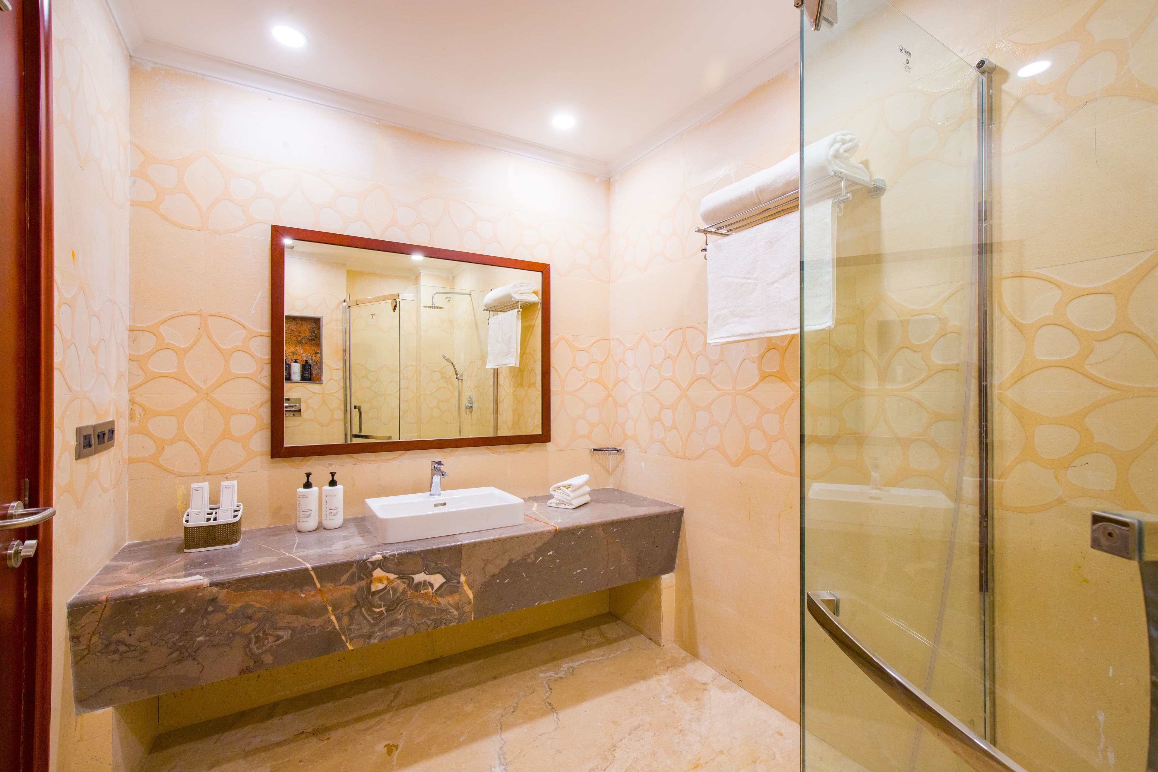 Eternal Oasis City View Suite | Serene 1-Room With Restaurant & Celebration Venue | Golf Course Road - Image 9