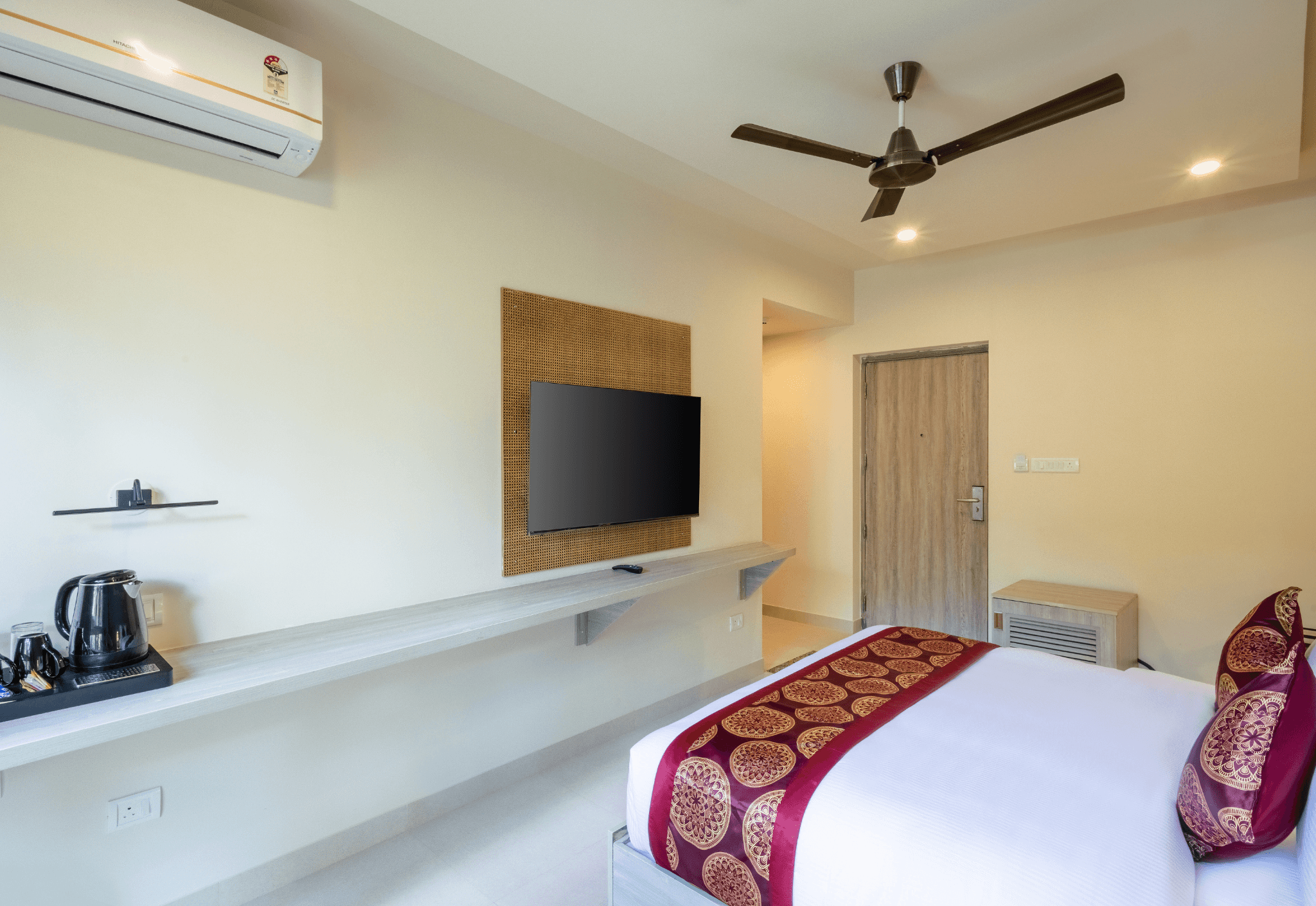Goan Bliss Deluxe Room | Boutique Resort Stay Near Varca & Benaulim Beaches with Pool, Restro & Library - Image 21