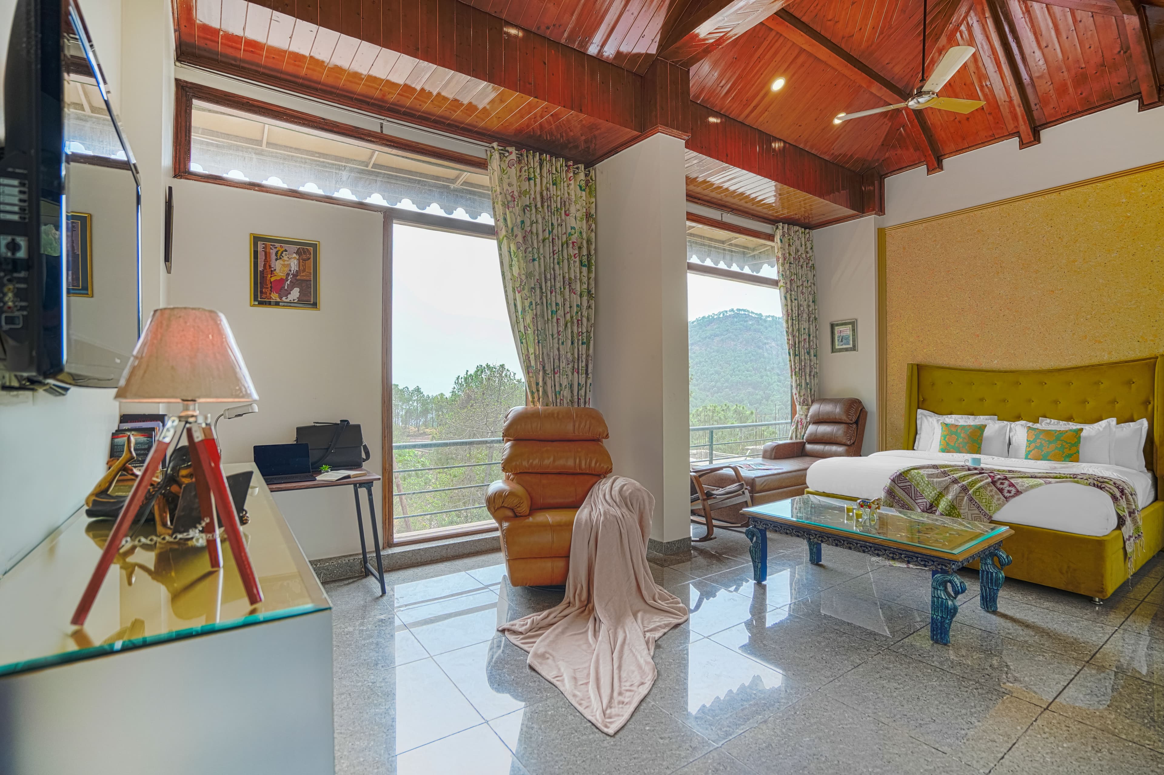 Dilli House | 3-BHK Rooftop Villa with Private Plunge Pool, Jacuzzi, and Gym - Image 25