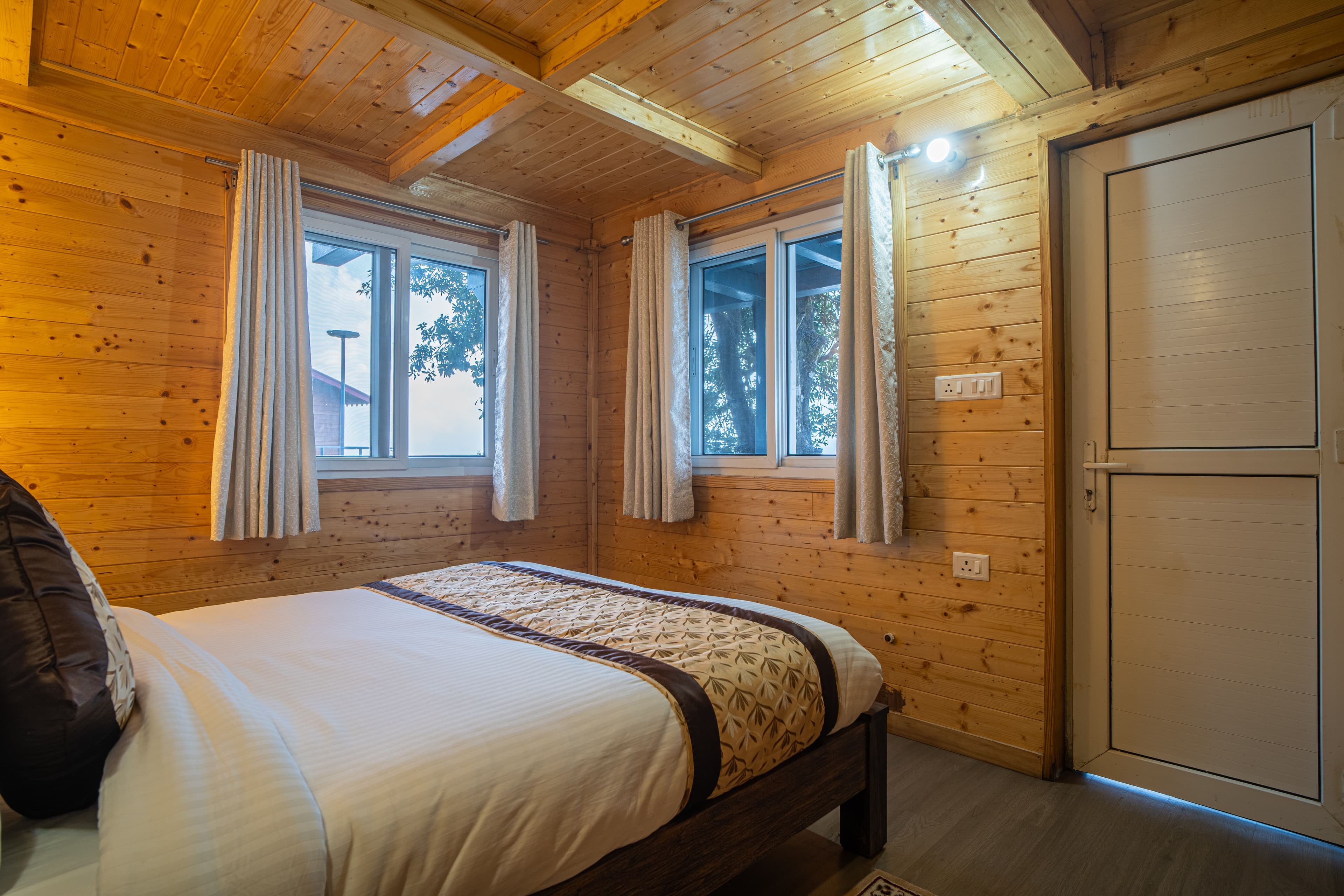 The Urban Escape Harmony | 1 Family Cottage | Hillside Duplex With Scenic Views - Image 19