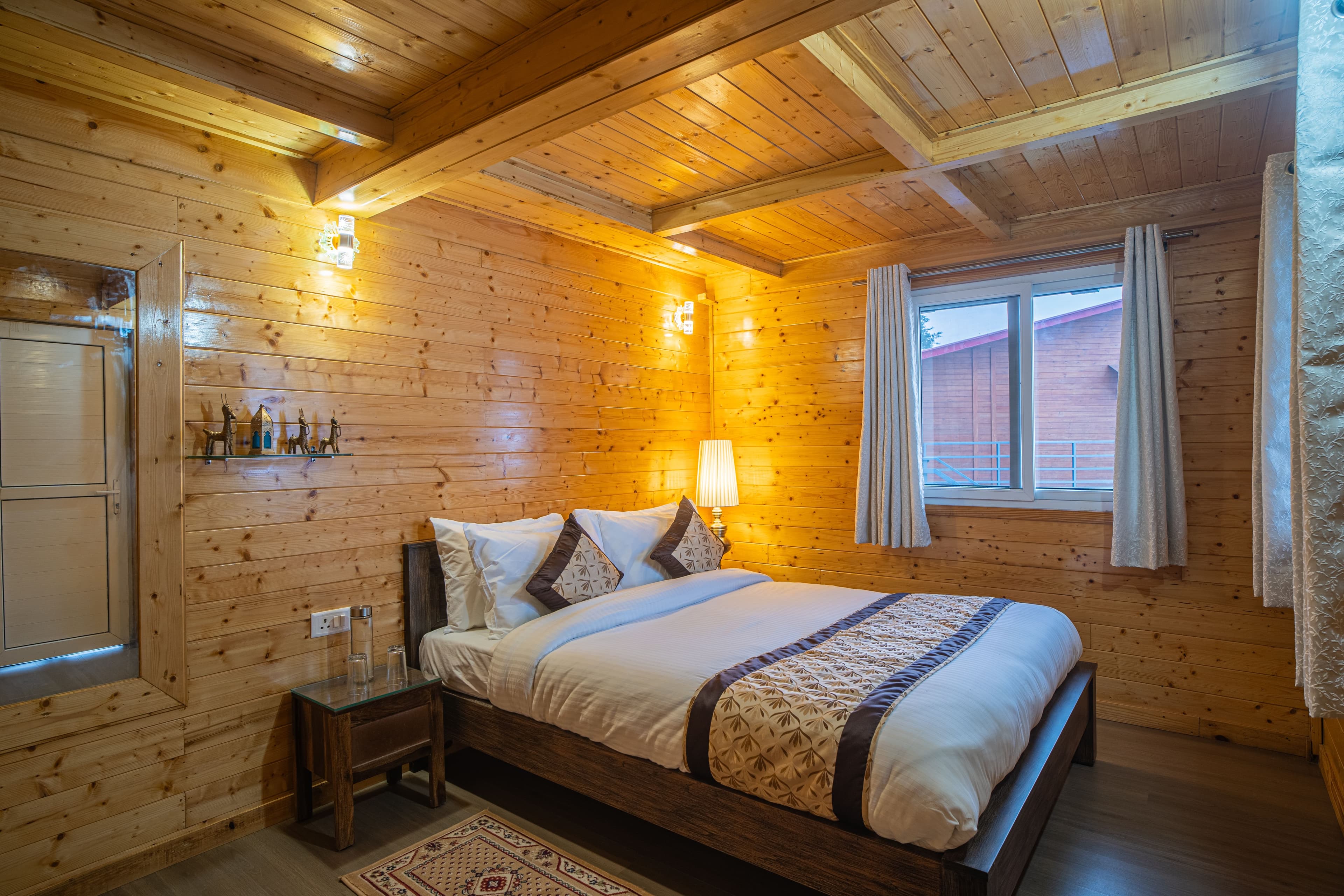 The Urban Escape Harmony | 1 Family Cottage | Hillside Duplex With Scenic Views - Image 7
