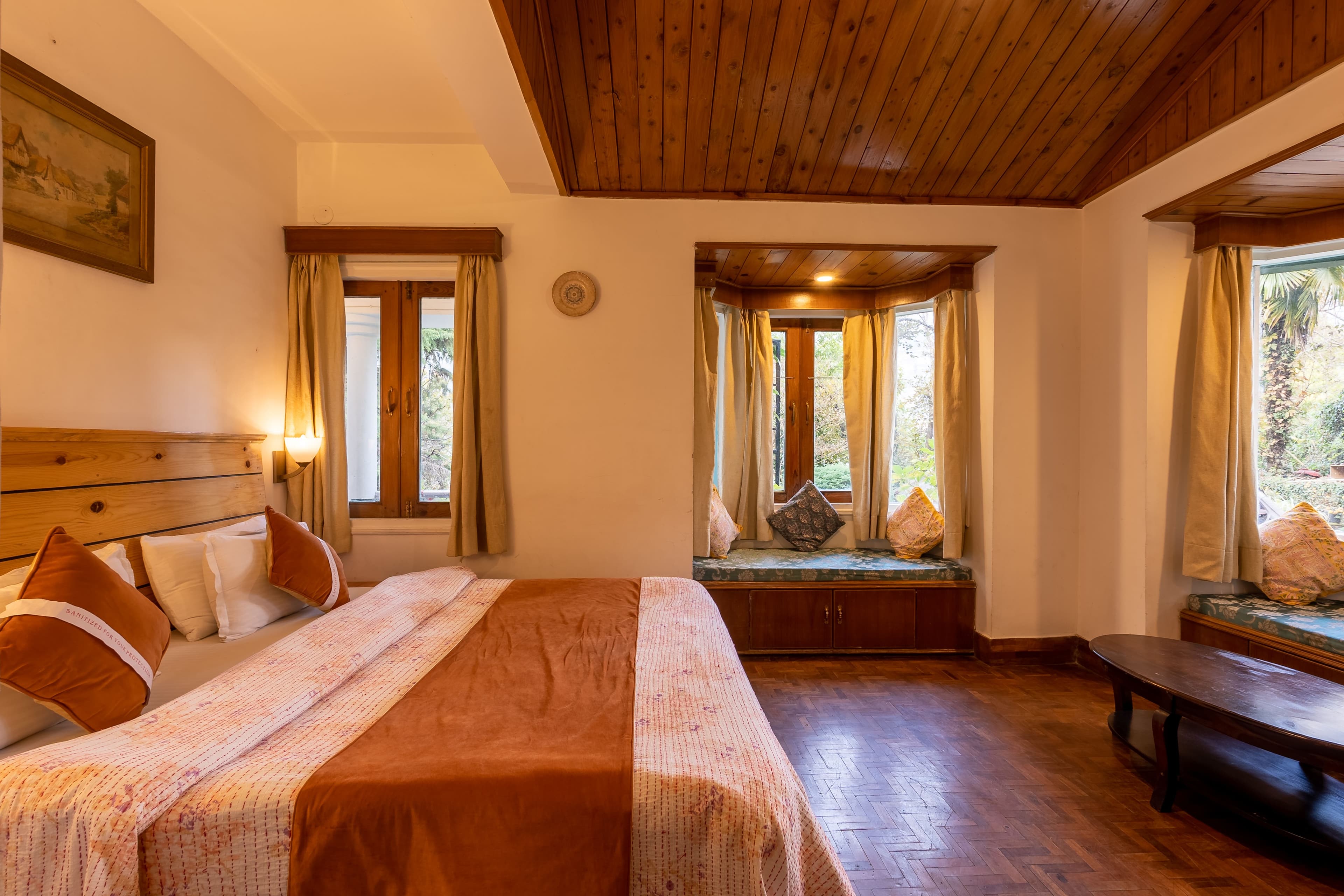 The Hive Cottage Magnolia Room | Hillside Resort With Restaurant, & Outdoor Seating | Ample Parking - Image 21
