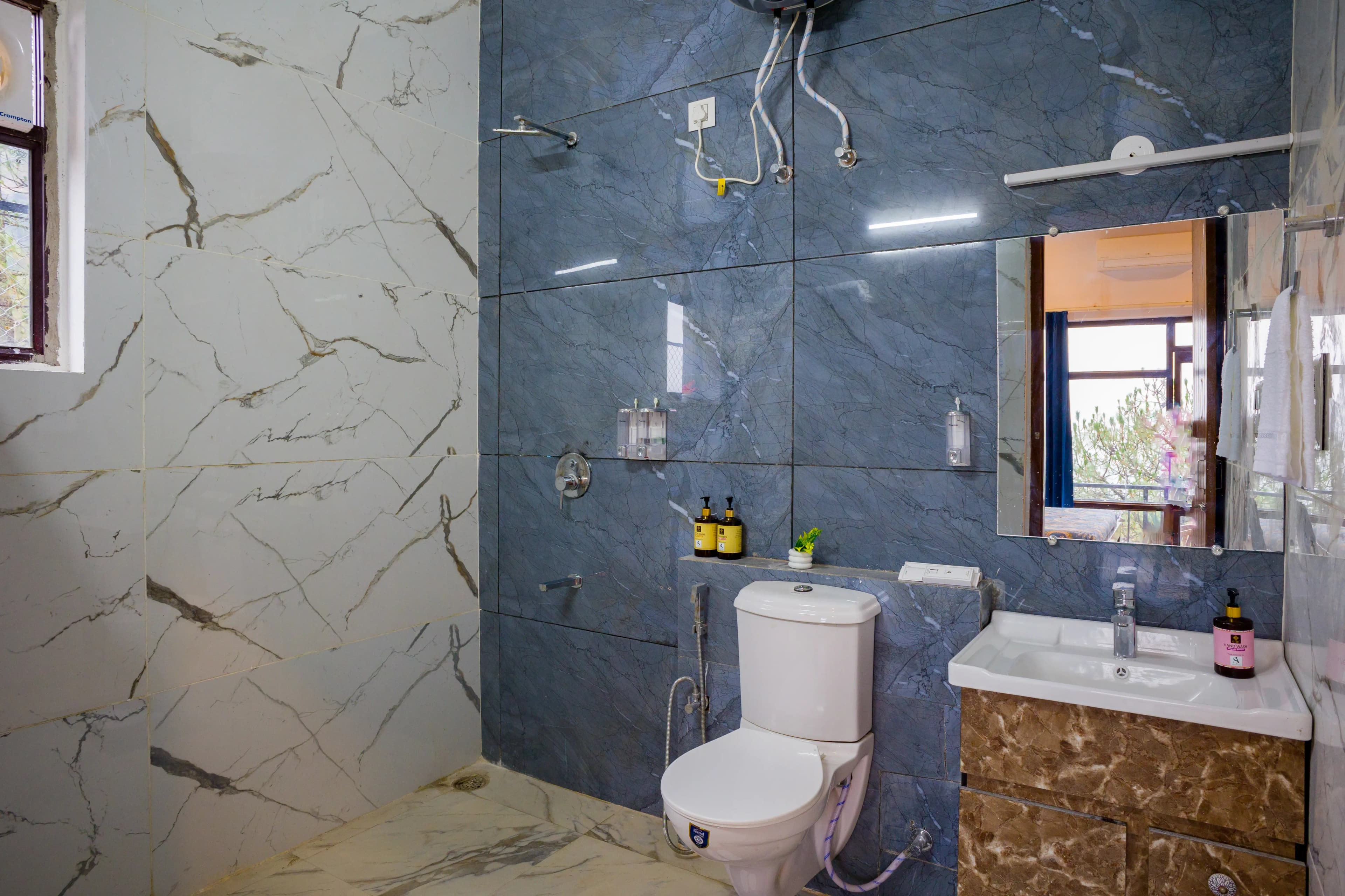 Archee’s Villa | Pet-friendly 6-BHK property with gaming zone, attic, open dining and 360° mountain views - Image 31