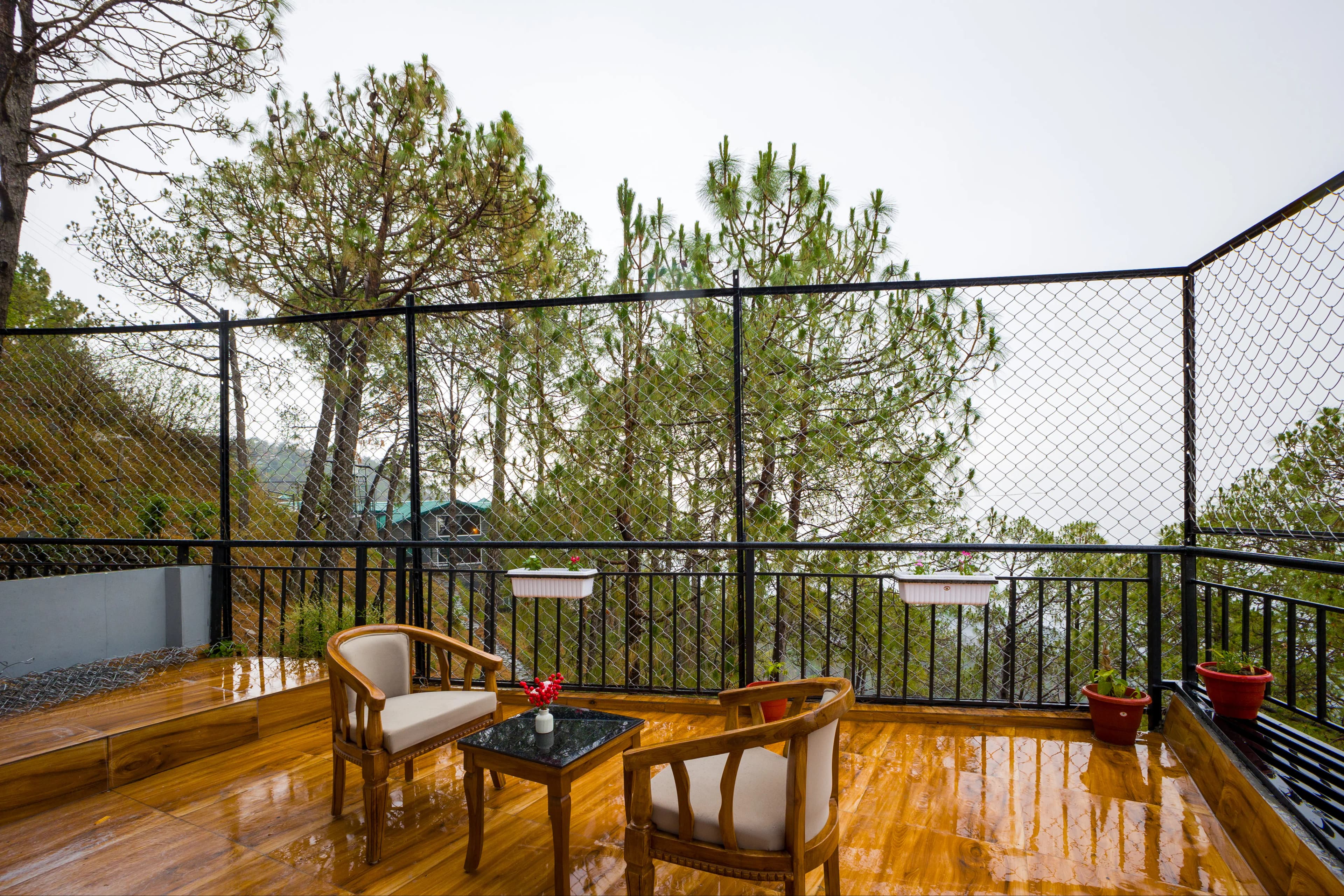Archee’s Villa | Pet-friendly 6-BHK property with gaming zone, attic, open dining and 360° mountain views - Image 8