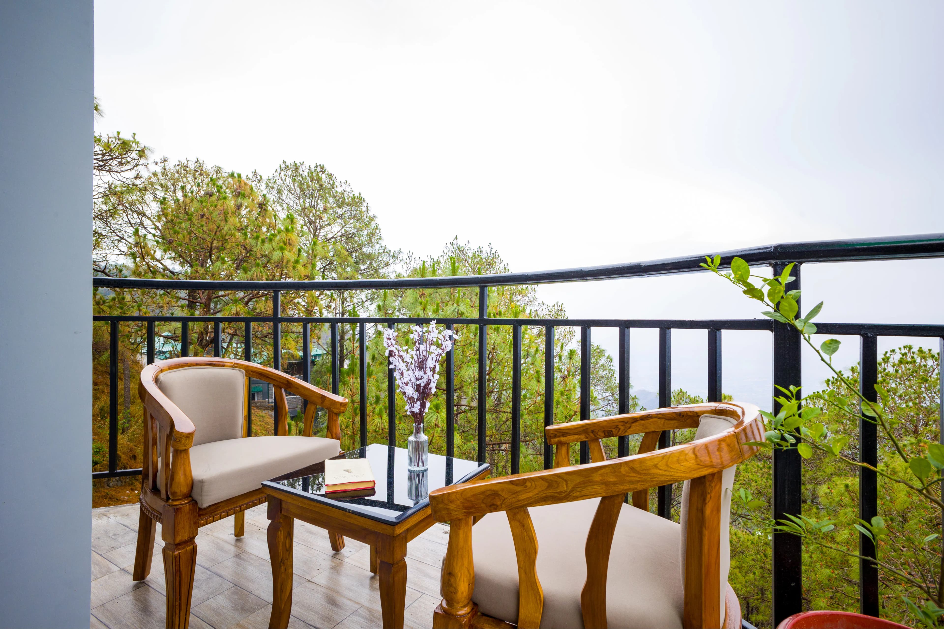 Archee’s Villa | Pet-friendly 6-BHK property with gaming zone, attic, open dining and 360° mountain views - Image 14