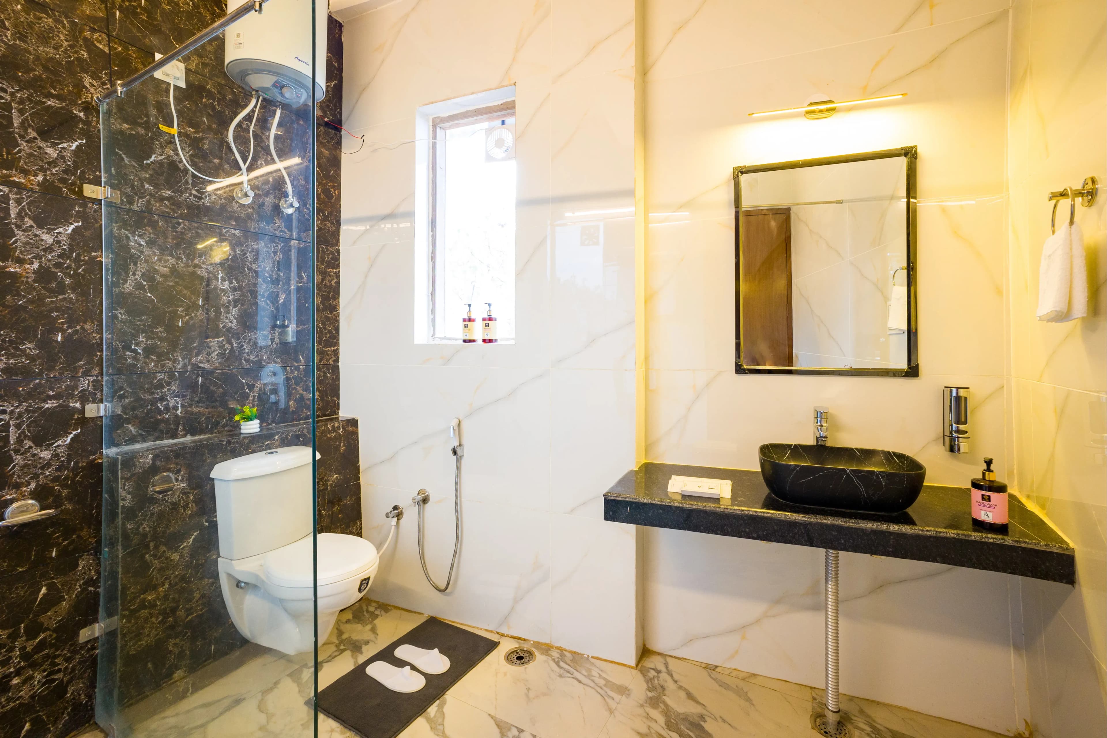 Archee’s Villa | Pet-friendly 6-BHK property with gaming zone, attic, open dining and 360° mountain views - Image 35