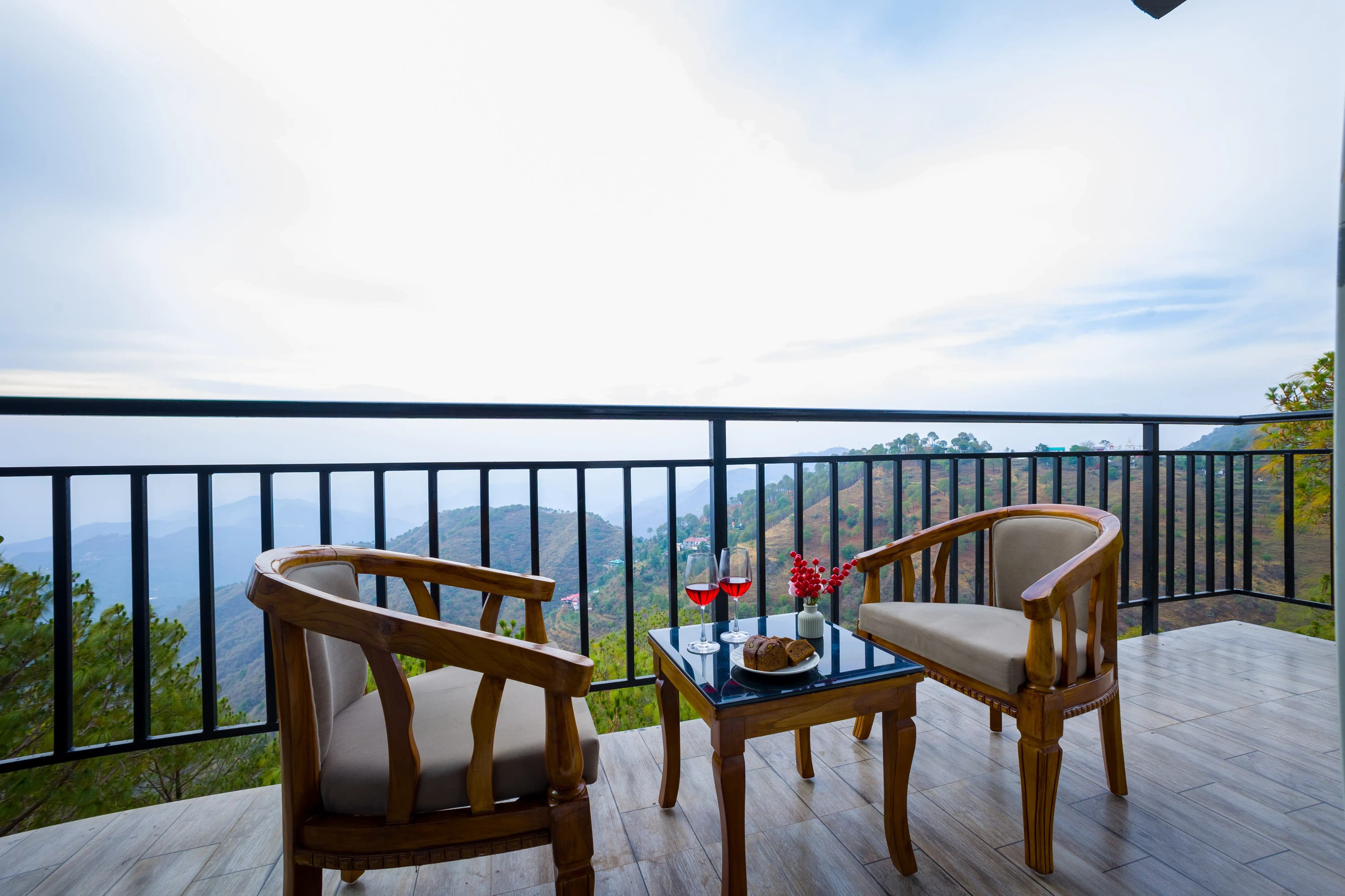 Archee’s Villa | Pet-friendly 6-BHK property with gaming zone, attic, open dining and 360° mountain views - Image 12