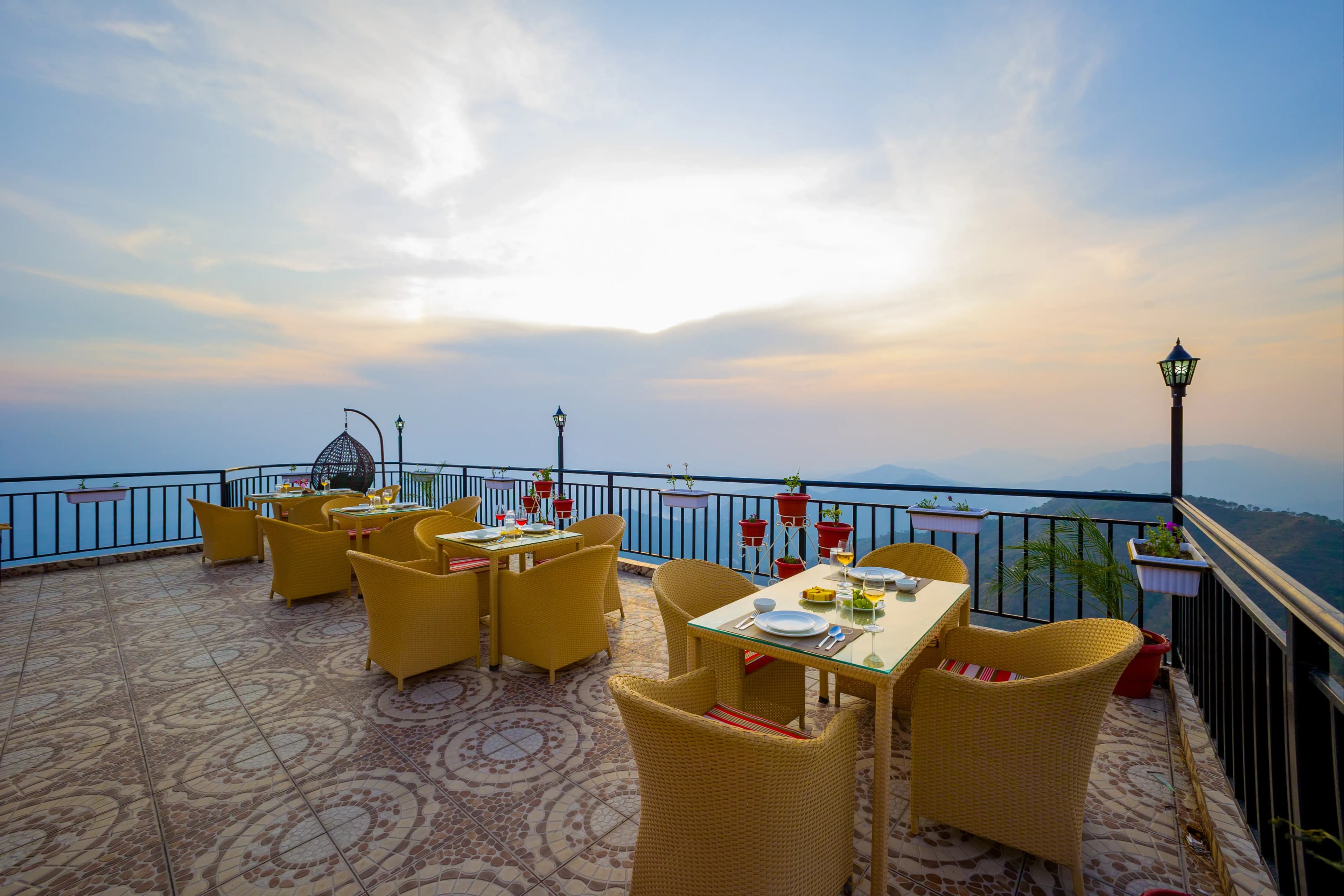 Archee’s Villa | Pet-friendly 6-BHK property with gaming zone, attic, open dining and 360° mountain views - Image 1