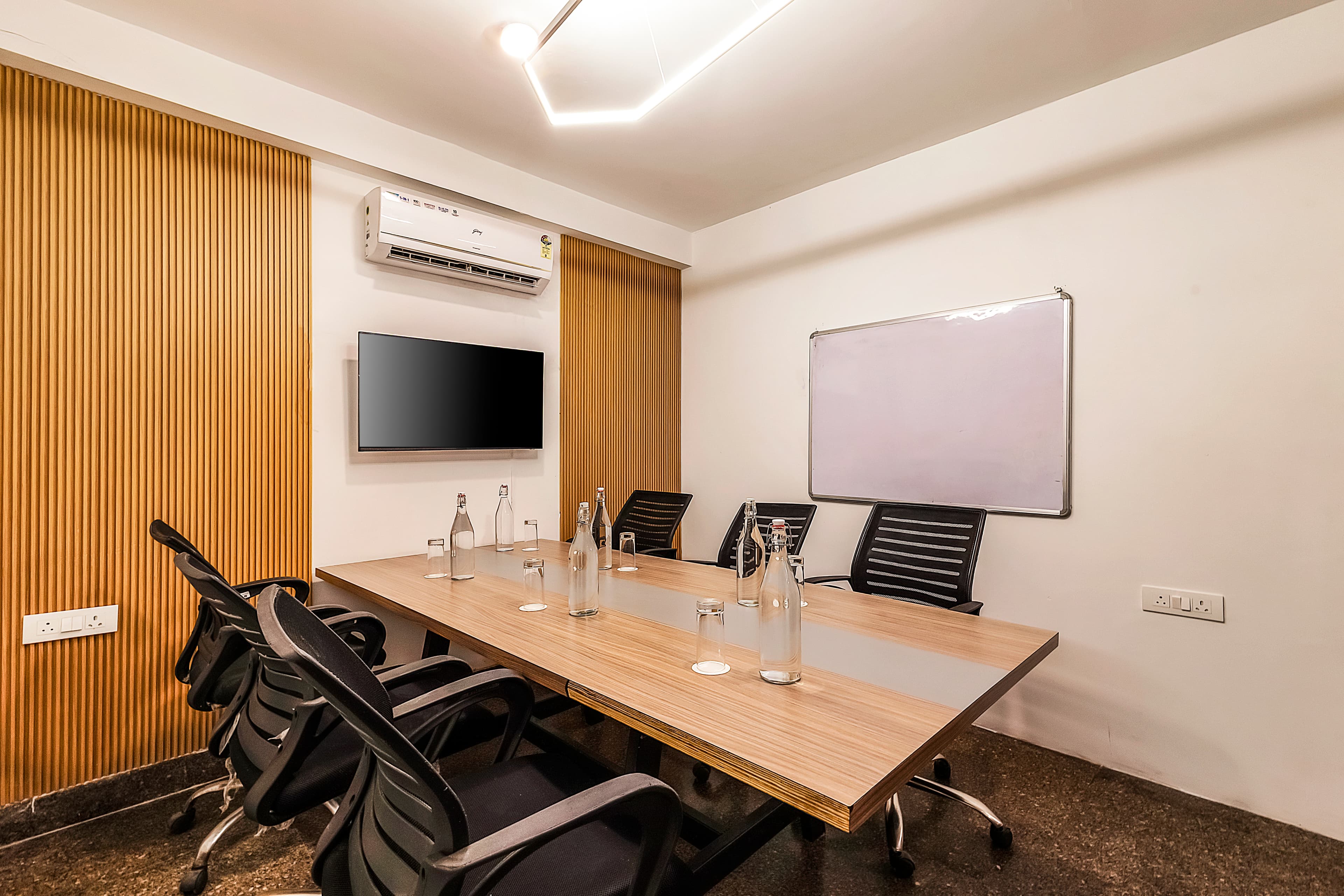 Liv Regalia Serviced Apartments | 1-BHK with a Double Bed, Restro, Gym, Lift & Conference Room | Close to Millennium City Centre (HUDA) - Image 23