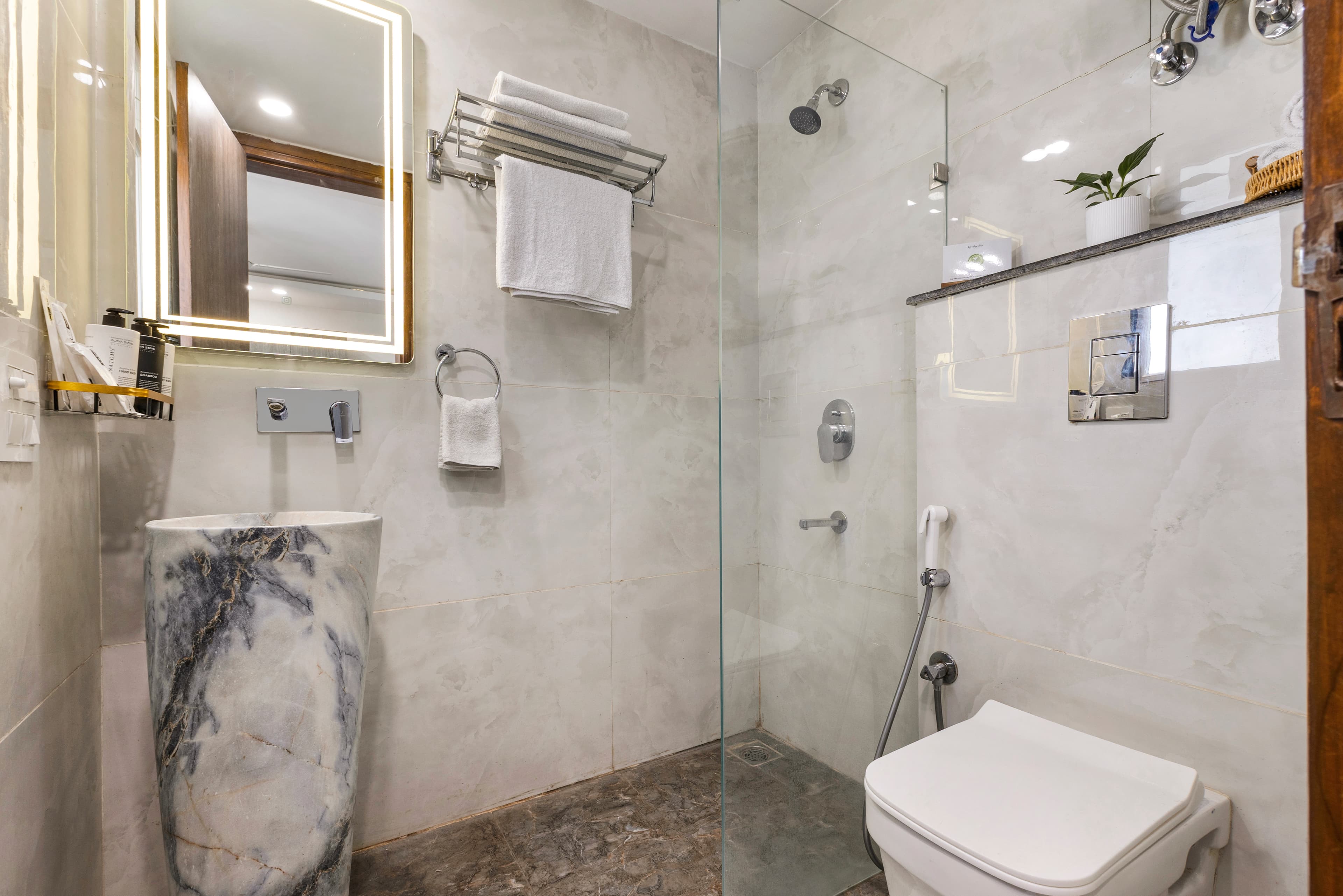 Liv Regalia Serviced Apartments | 1-BHK With Balcony with Restaurant, Lift, Gym & Conference Room | 1 km from Millennium City Centre - Image 15