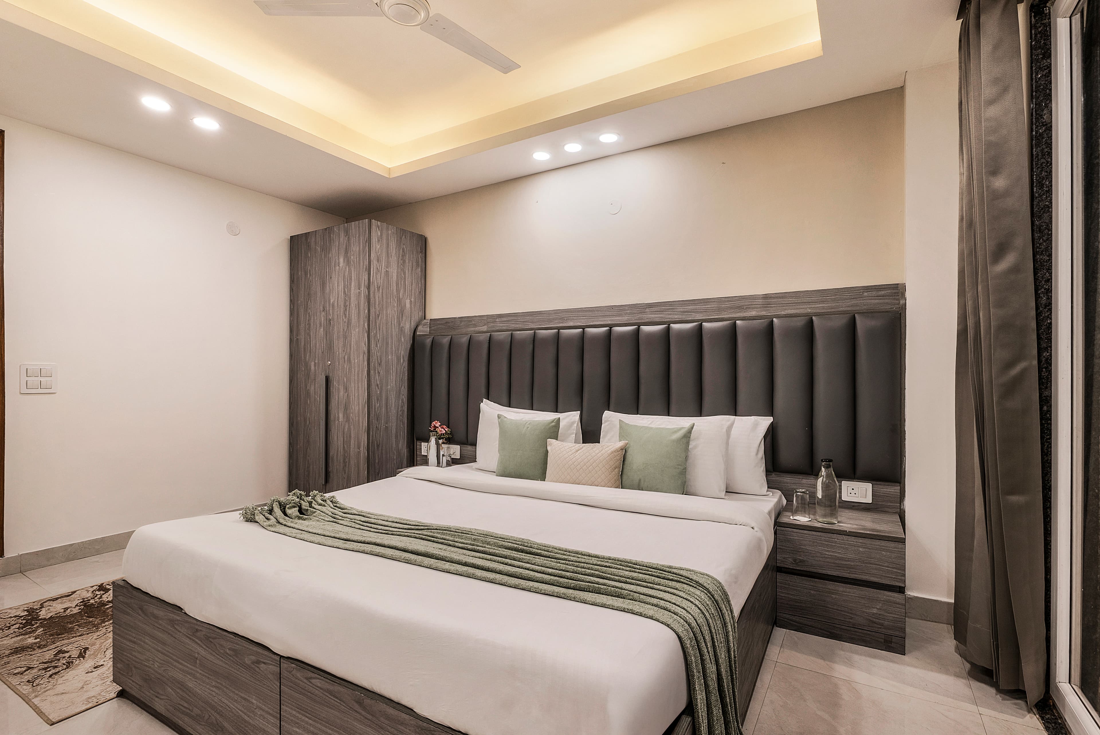 Liv Regalia Serviced Apartments | 1-BHK with a Double Bed, Restro, Gym, Lift & Conference Room | Close to Millennium City Centre (HUDA) - Image 29