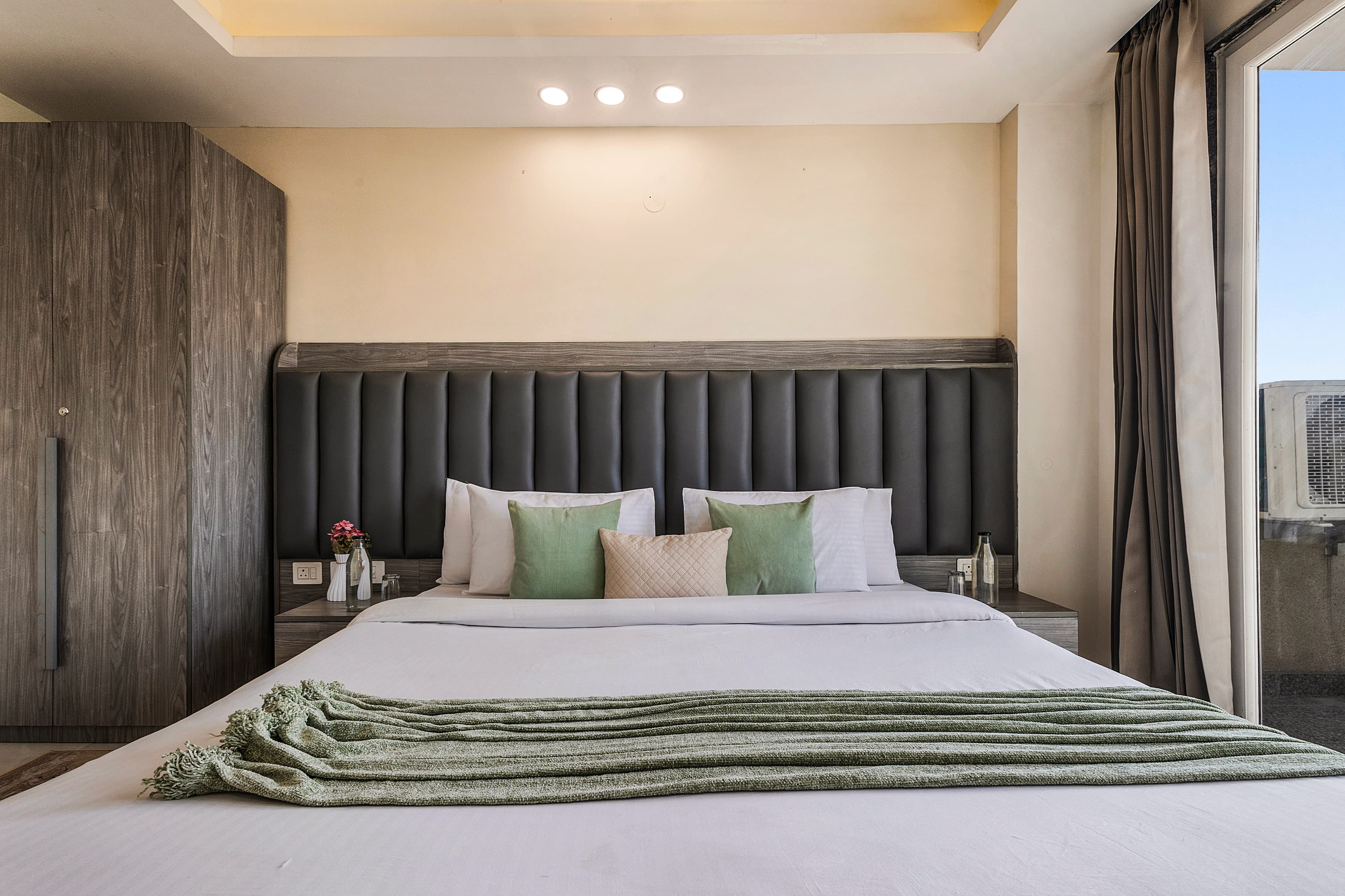 Liv Regalia Serviced Apartments | 1-BHK with a Double Bed, Restro, Gym, Lift & Conference Room | Close to Millennium City Centre (HUDA) - Image 30