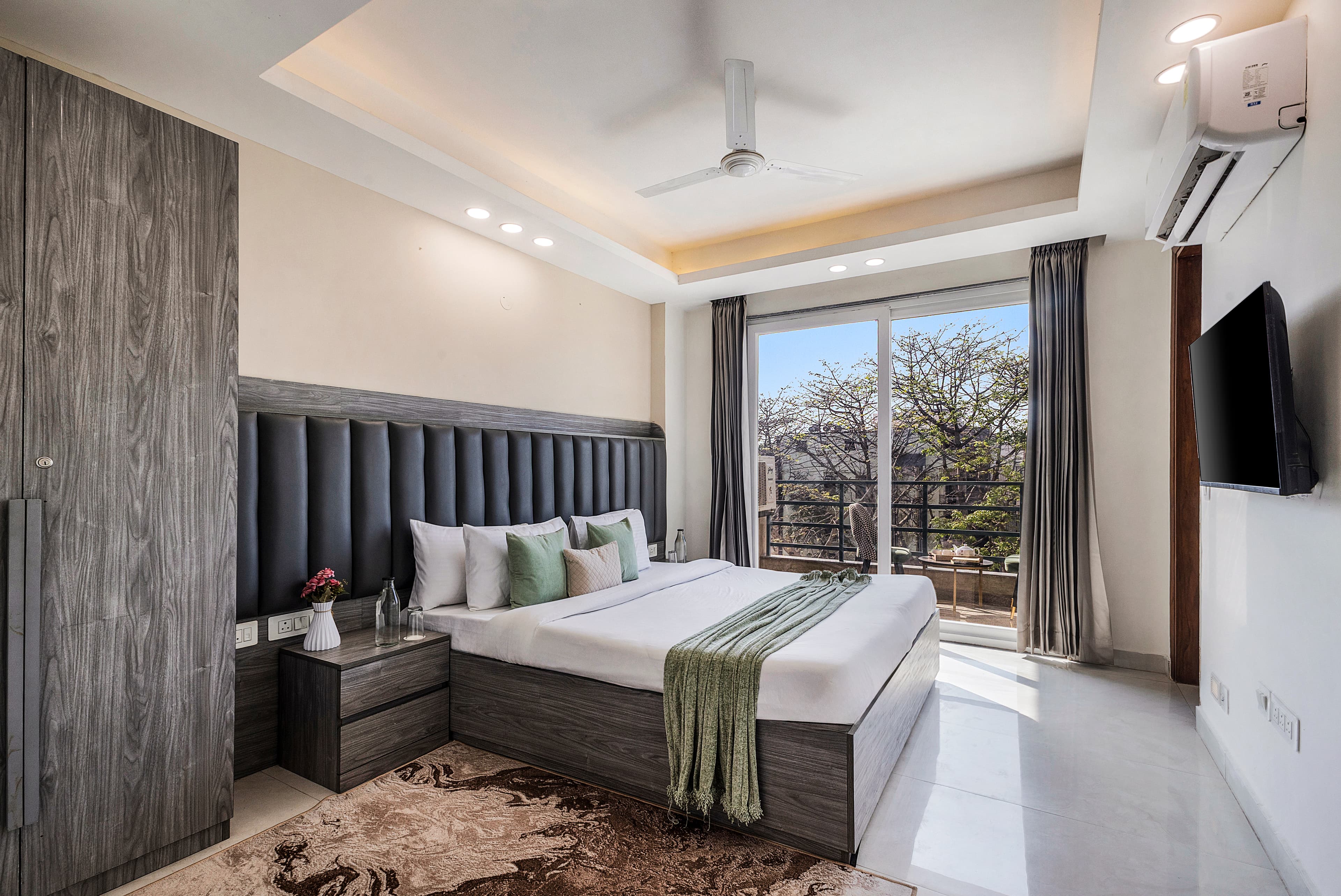 Liv Regalia Serviced Apartments | 1-BHK with a Double Bed, Restro, Gym, Lift & Conference Room | Close to Millennium City Centre (HUDA) - Image 12