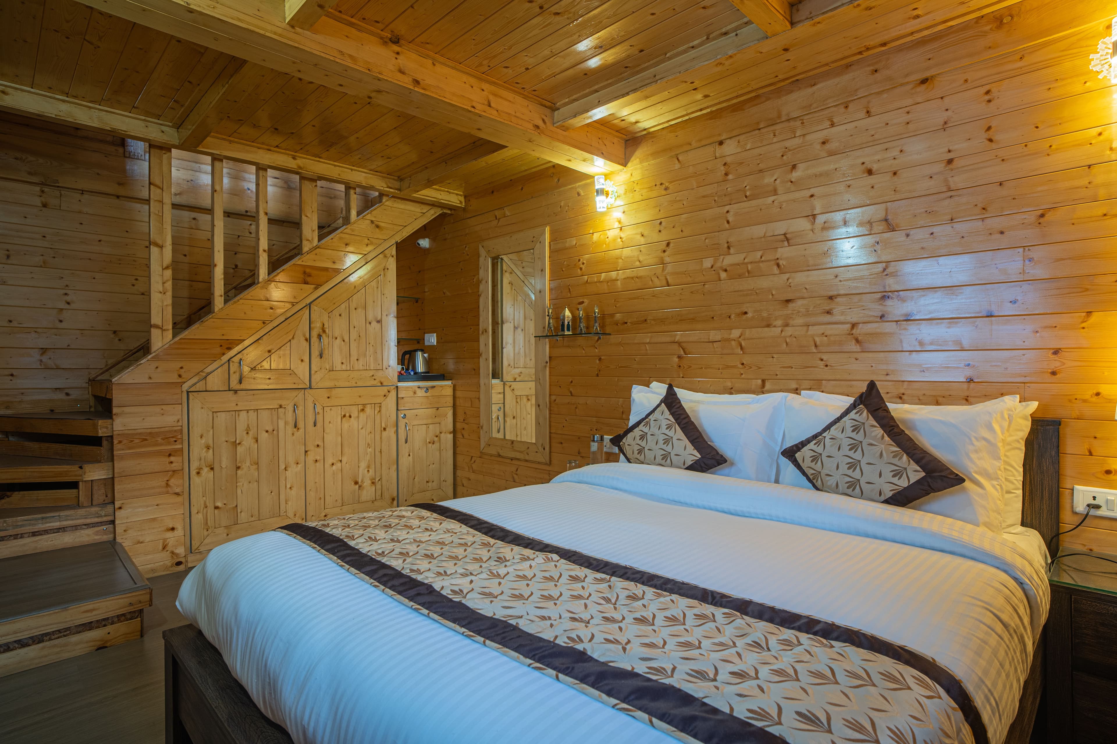 The Urban Escape Harmony | 1 Family Cottage | Hillside Duplex With Scenic Views - Image 9