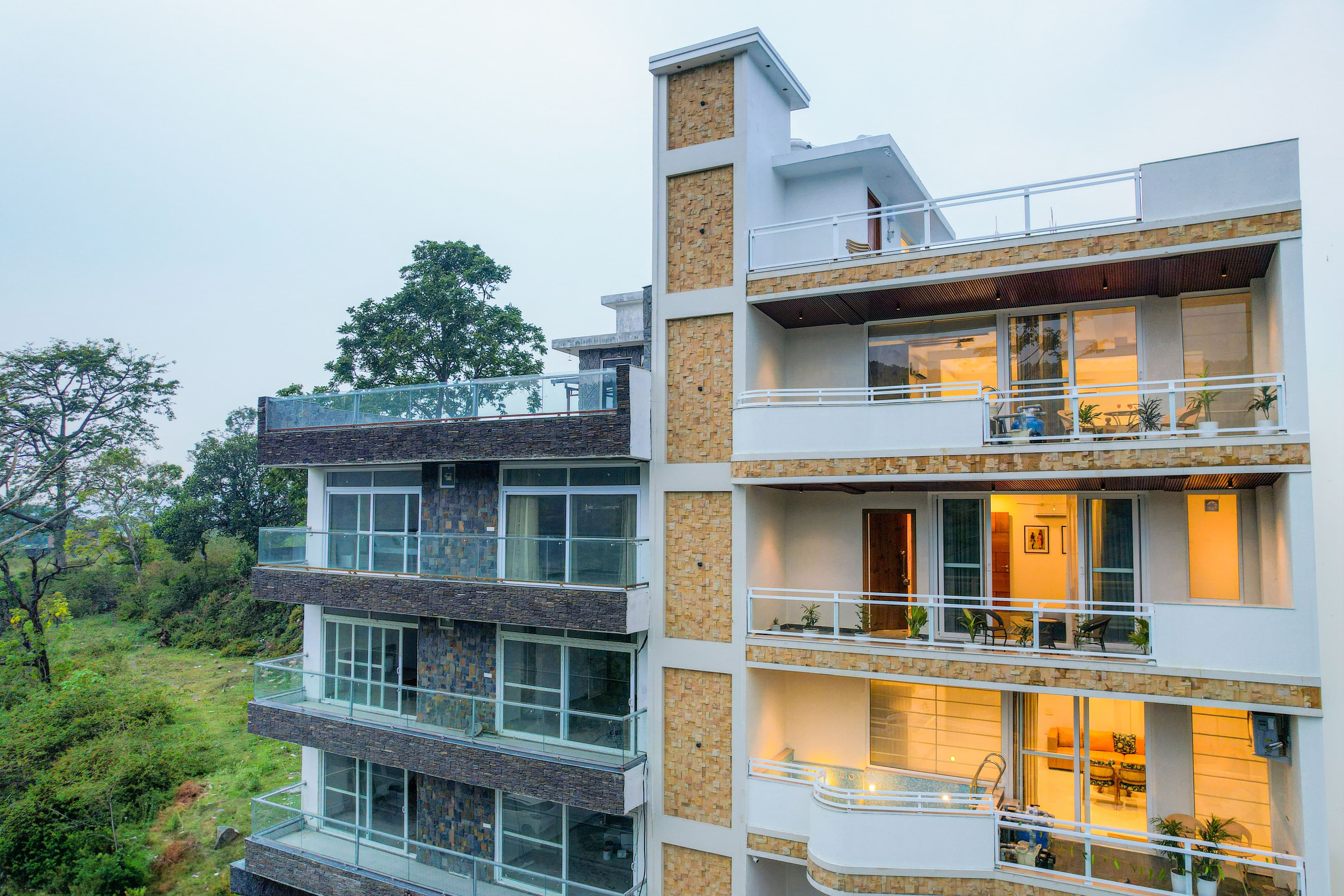 Udgam Vilas | Serene Pet-friendly 5-BHK Apartment With Private Jacuzzi & Lift - Image 1