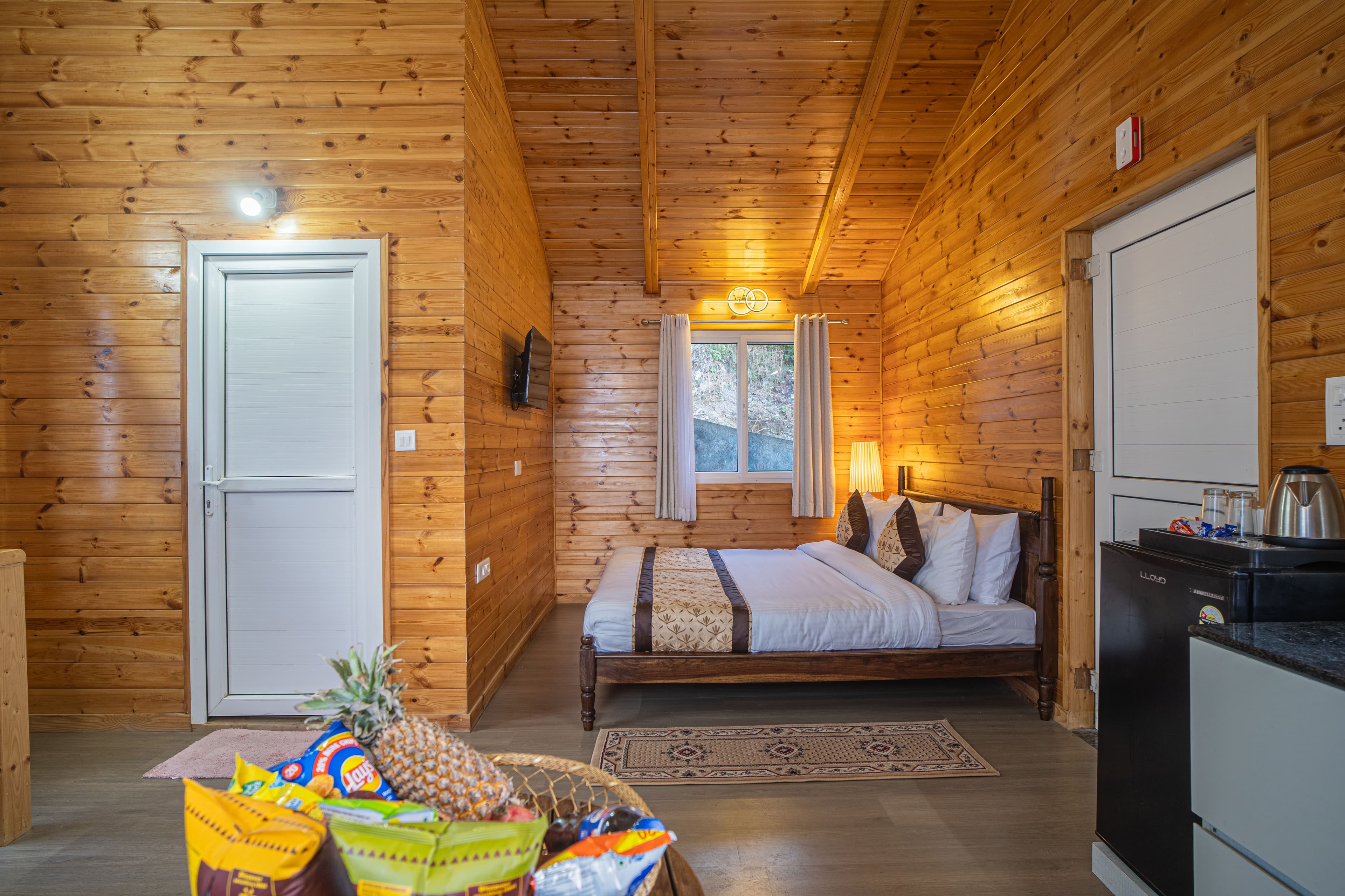 The Urban Escape Harmony | 1 Family Cottage | Hillside Duplex With Scenic Views - Image 10