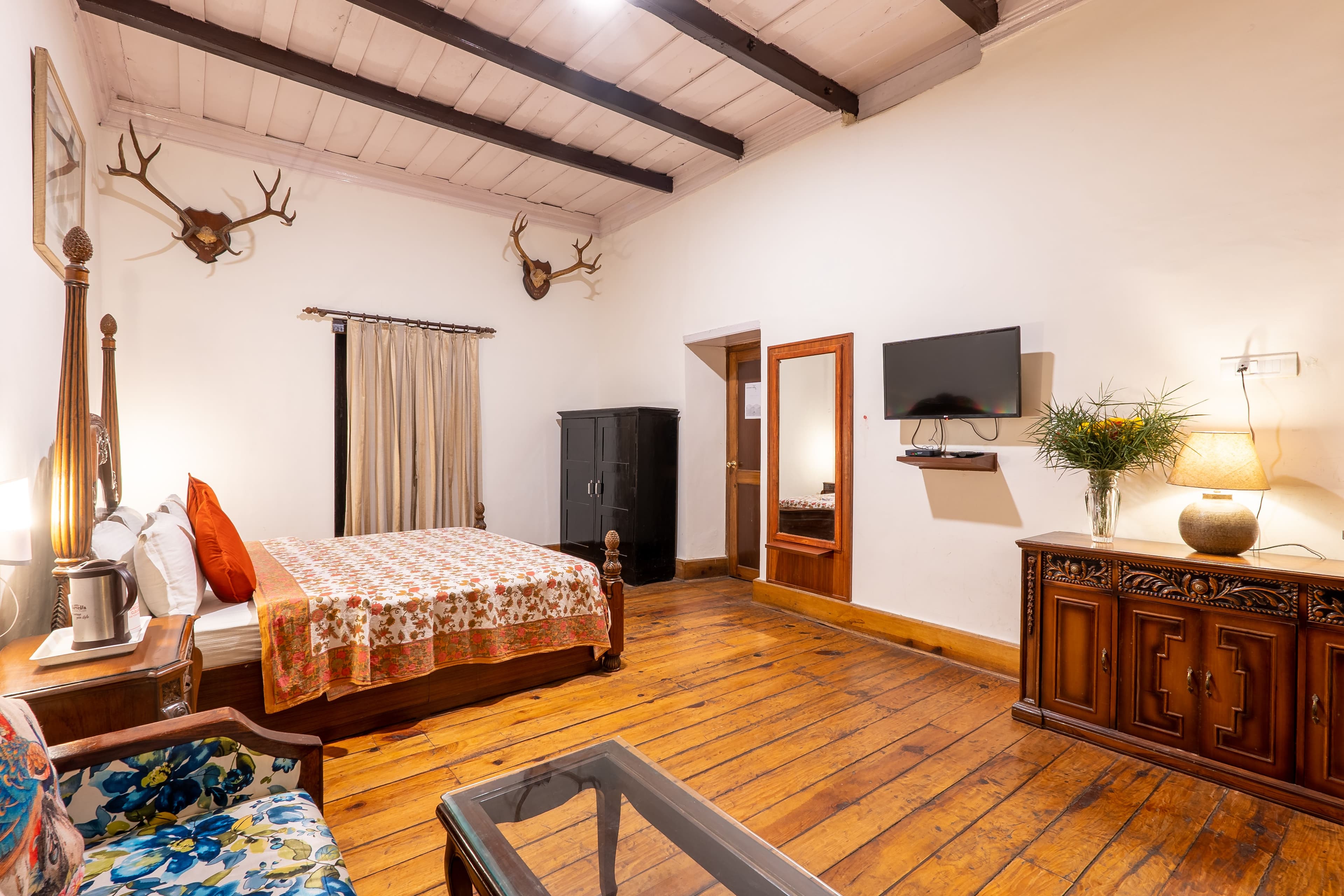 The Hive Cottage Corbett | 2 Room Suite In a Hillside Resort With Restaurant & Outdoor Seating | Ample Parking  - Image 25