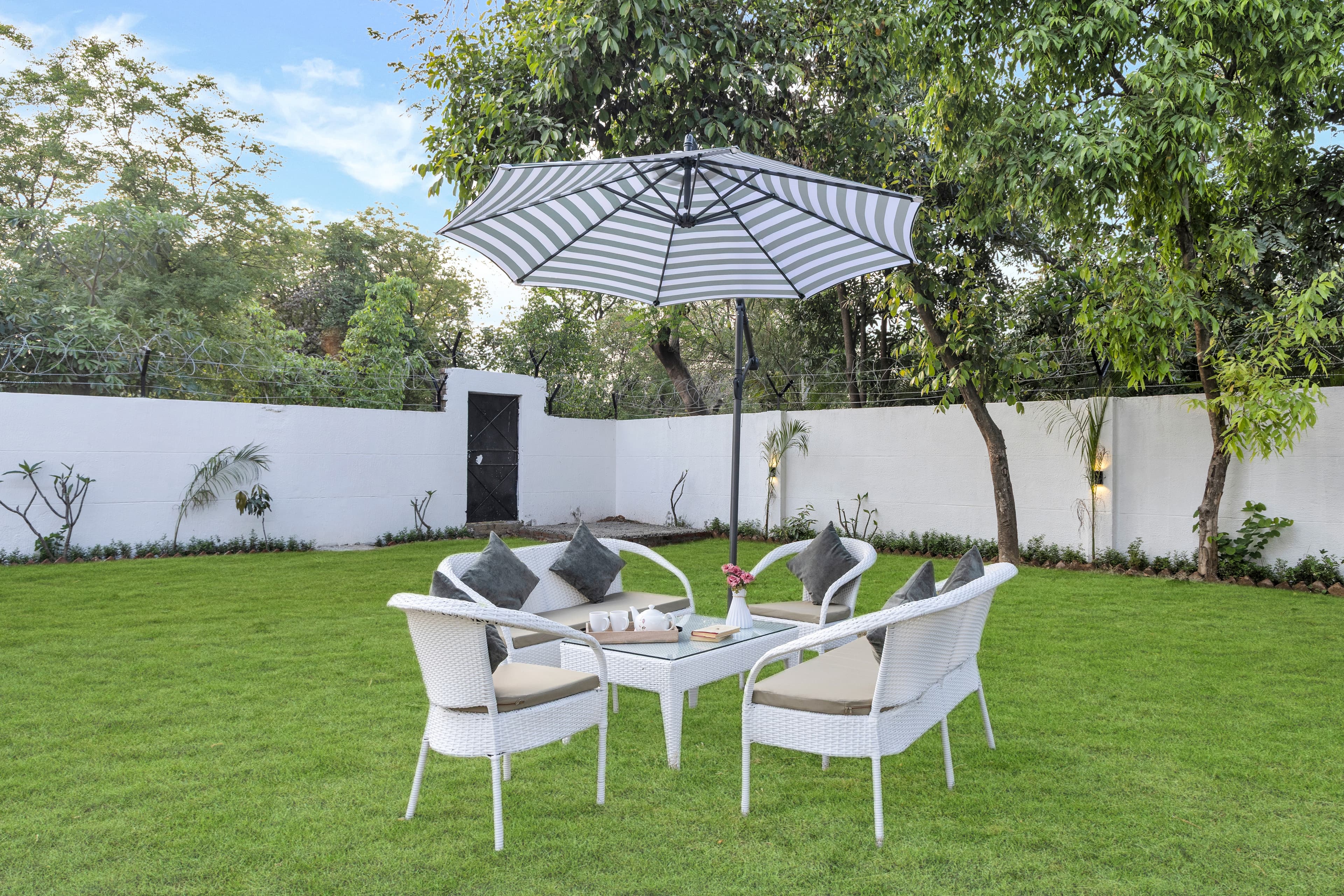 Ratikara Ullaas | 2-BHK with Private Pool, Lounge Space, Pool table & Lawn - Image 3