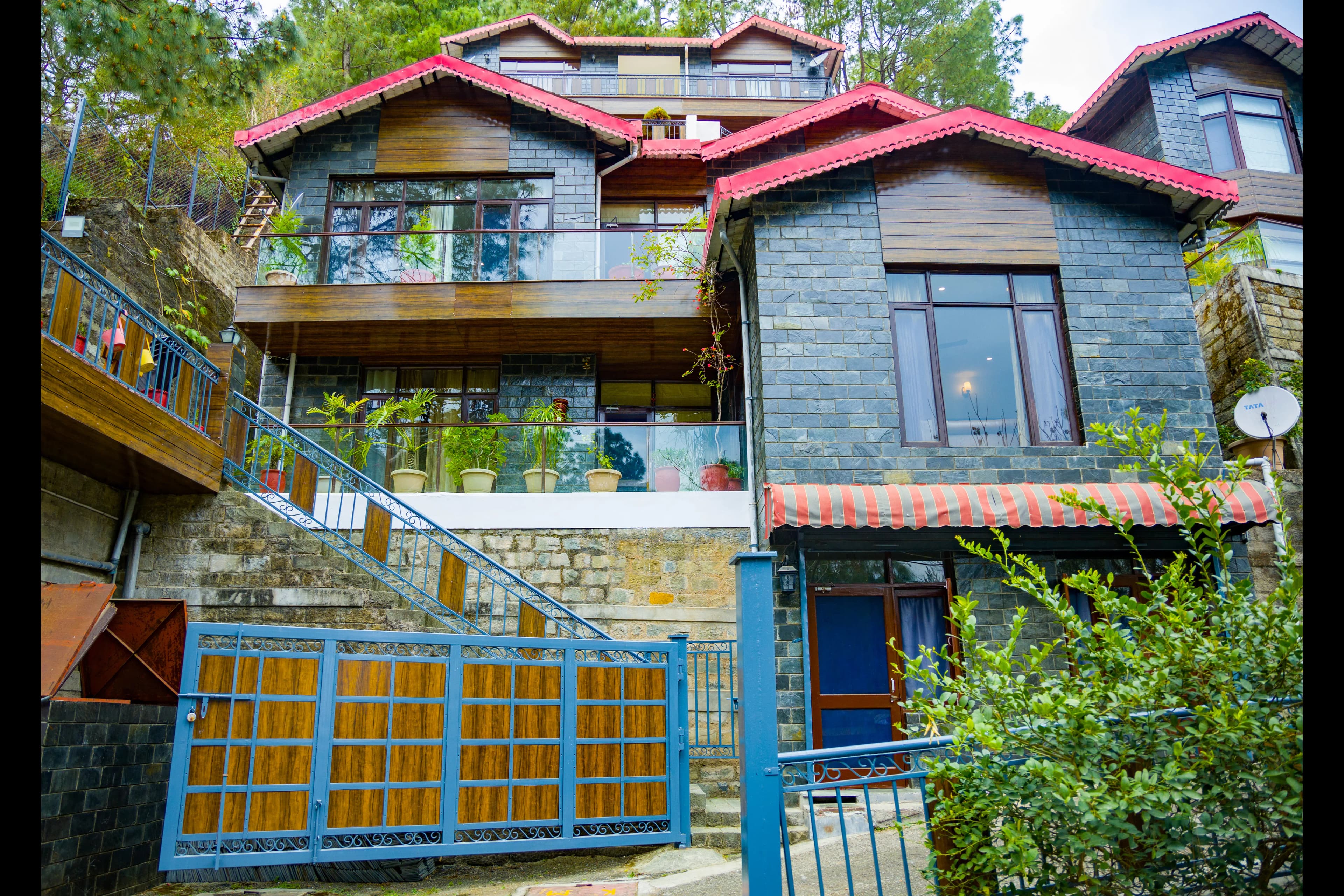Kasauli Woods Cottage | Hillside 3-BHK Retreat With Outdoor Lounge, Balcony & Scenic Views - Image 4