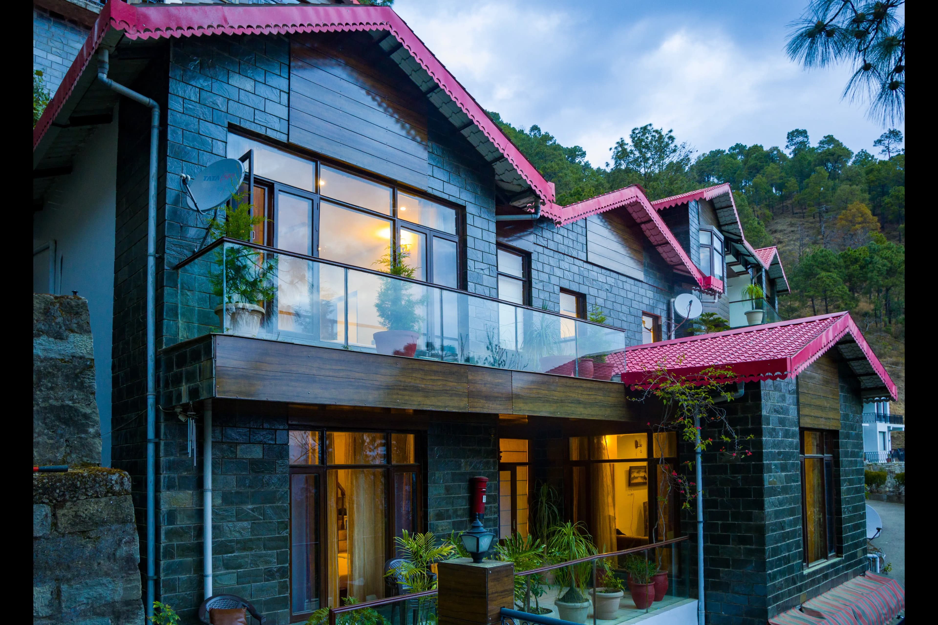Kasauli Woods Cottage | Hillside 3-BHK Retreat With Outdoor Lounge, Balcony & Scenic Views - Image 1