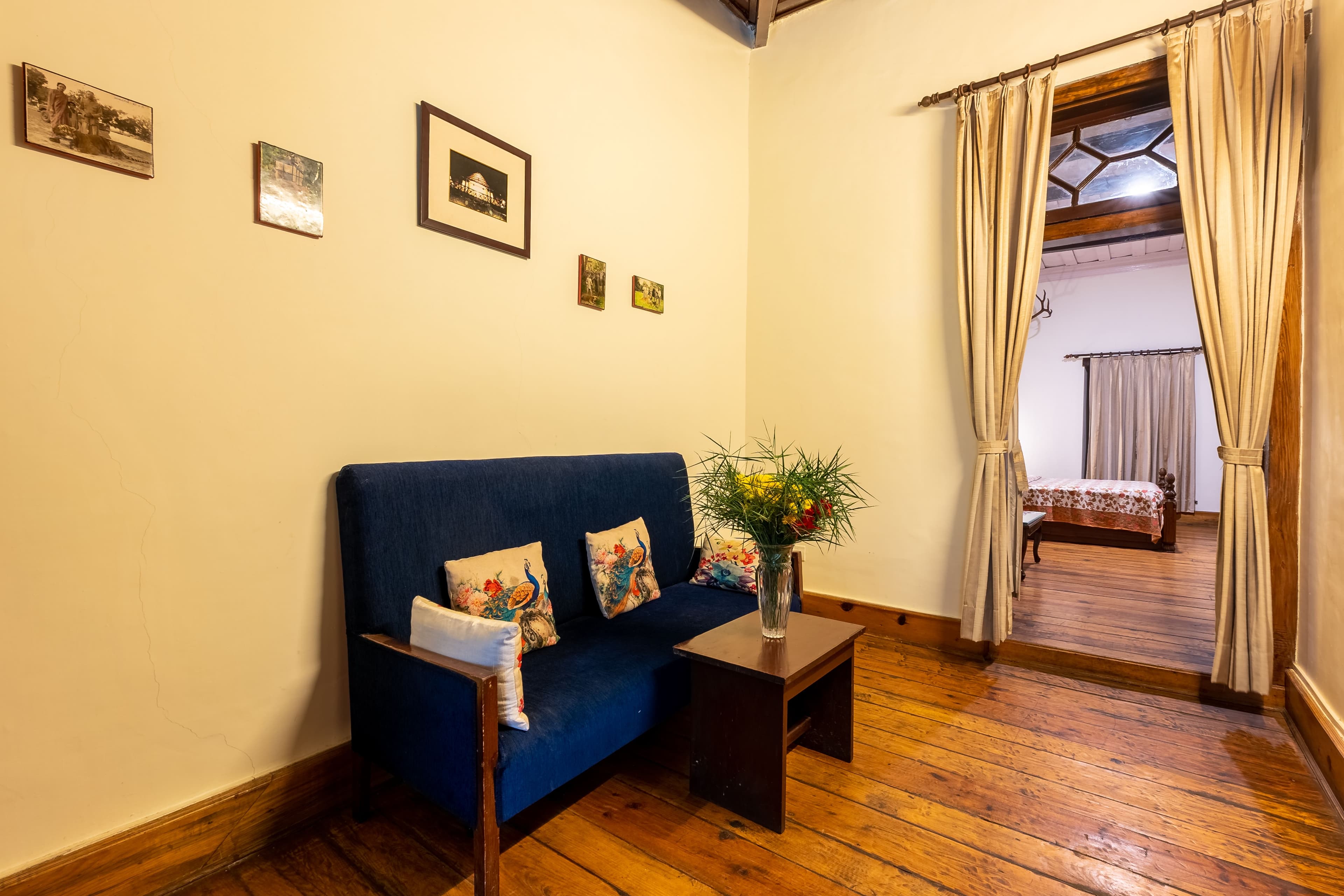 The Hive Cottage Corbett | 2 Room Suite In a Hillside Resort With Restaurant & Outdoor Seating | Ample Parking  - Image 9