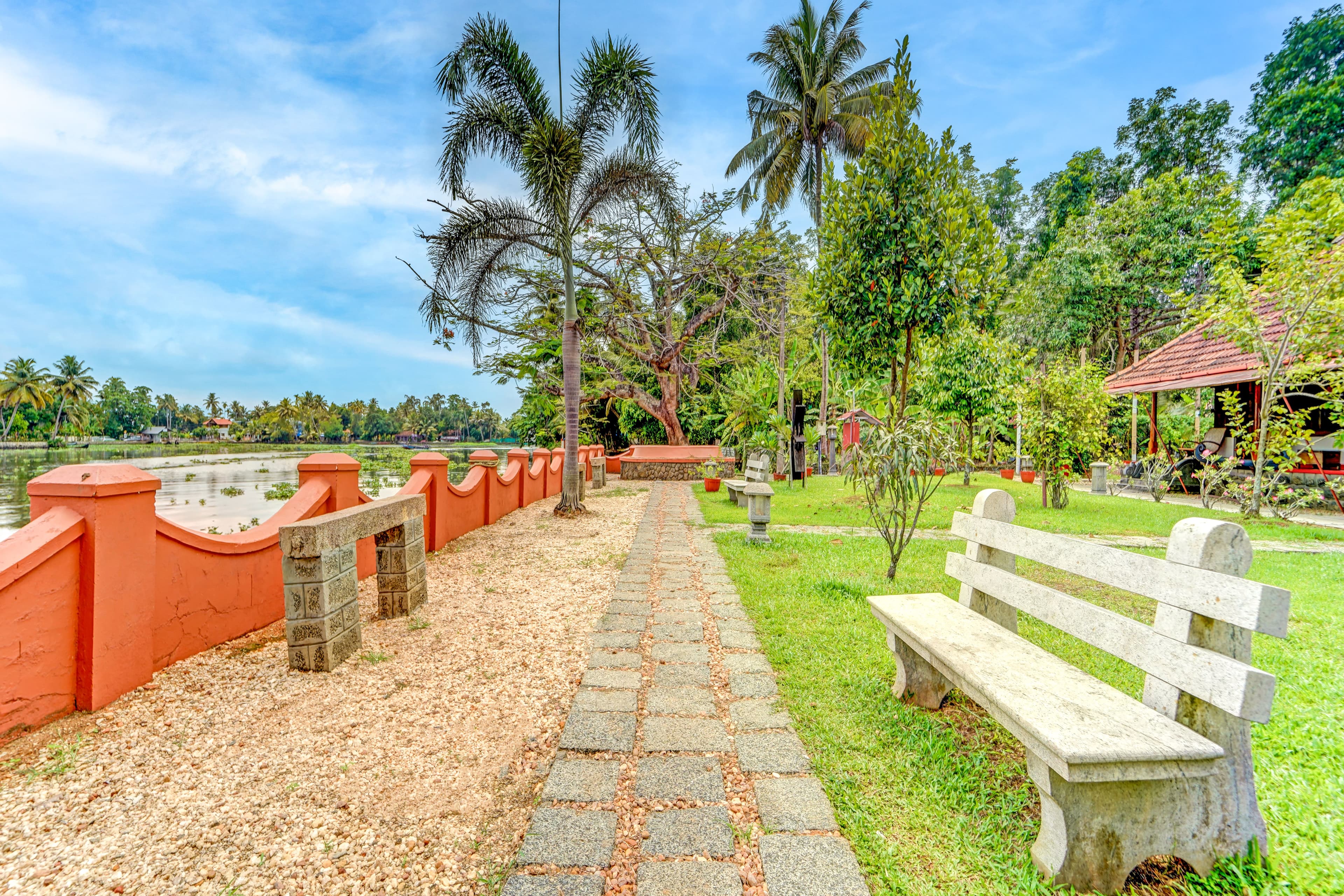 Palm Dale Premium Room | Heritage Riverside Pet-friendly Escape with Garden & Restaurant - Image 3