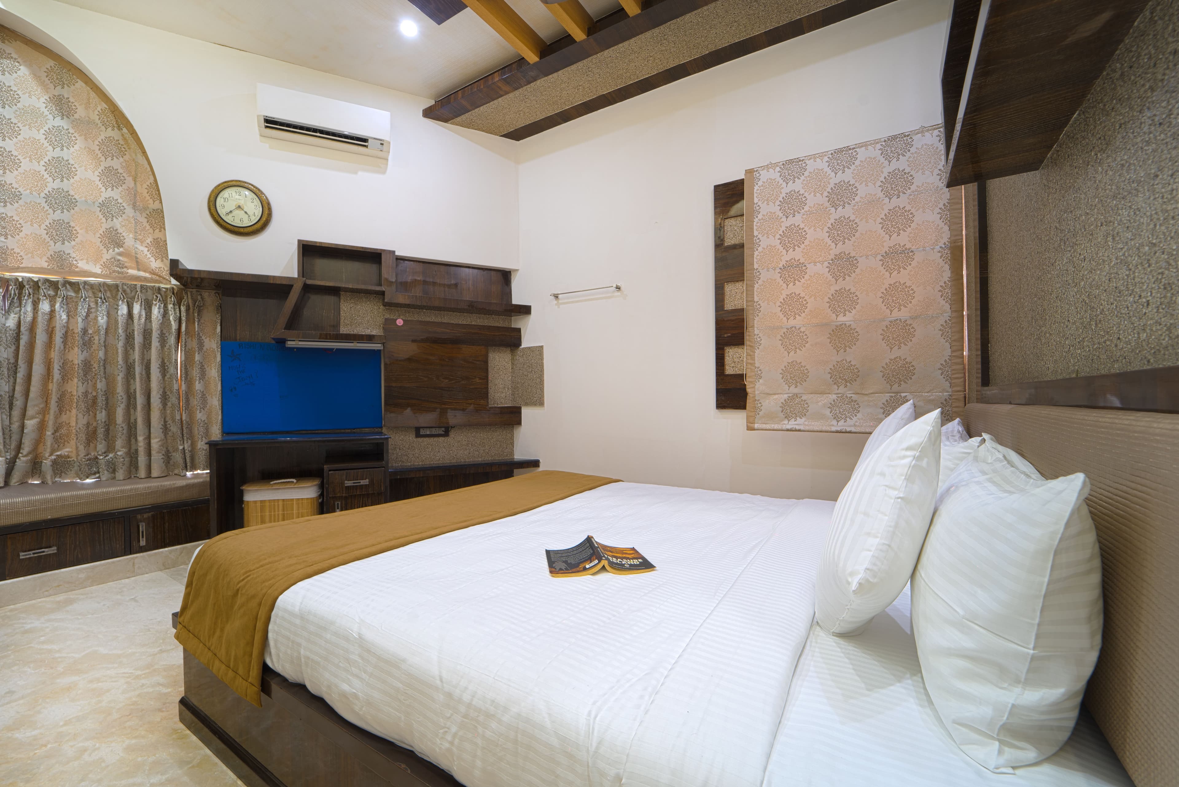 Royal Valora | Charming 5-BHK Villa With Garden, Lounge Area & Modern Comforts |  near Gundamagere Lake - Image 12