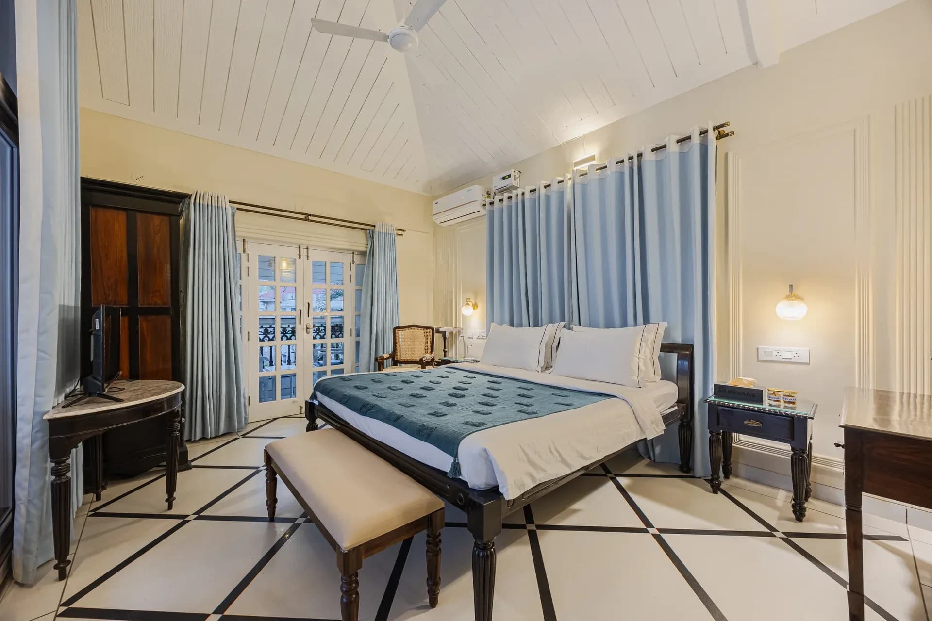 Casa Boa Vida | Luxe 4-BHK Villa Near Candolim Beach With Private Pool, Terrace & Bar - Image 23