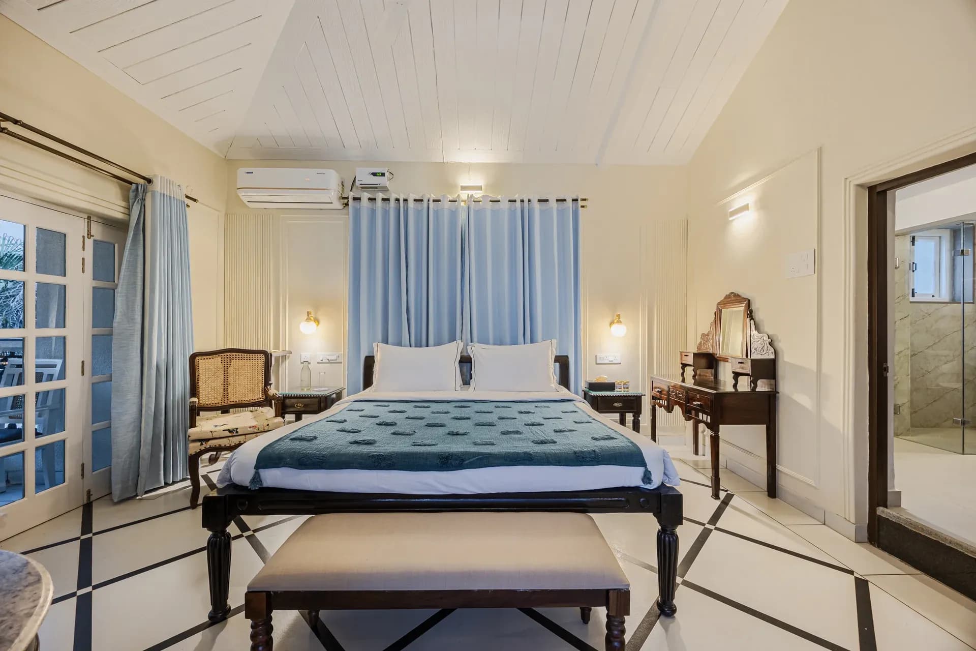 Casa Boa Vida | Luxe 4-BHK Villa Near Candolim Beach With Private Pool, Terrace & Bar - Image 31