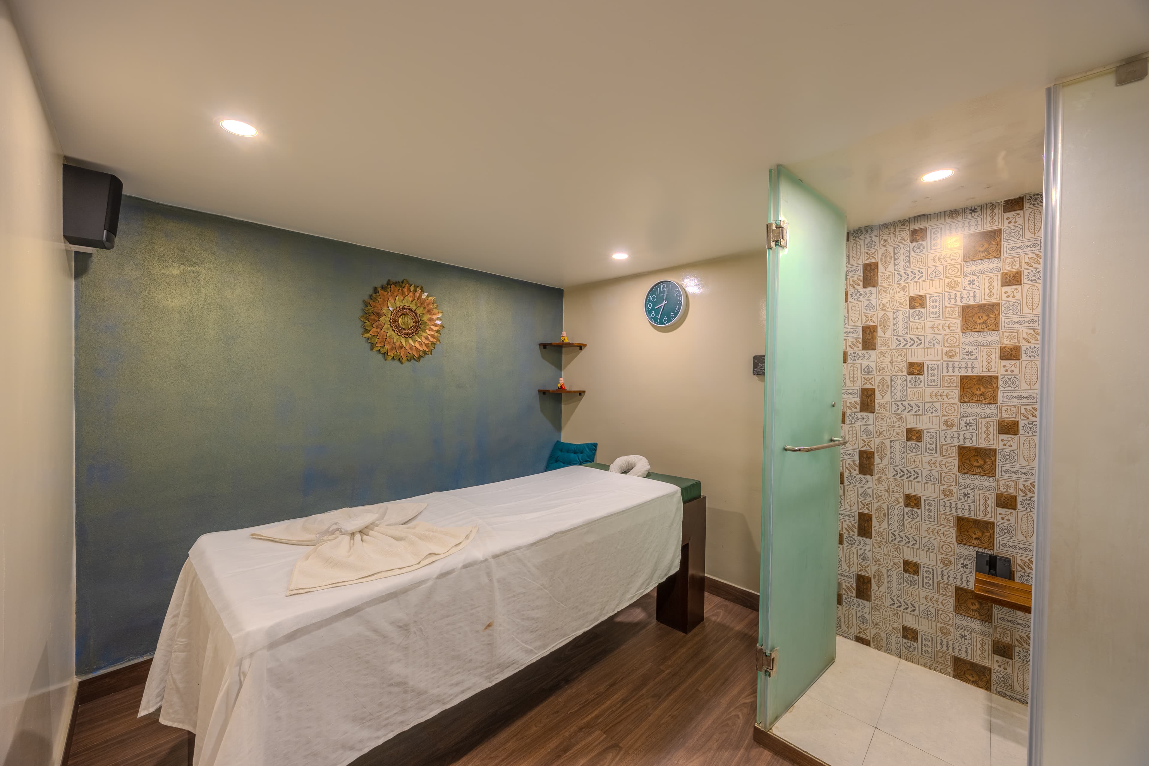 Goan Bliss Junior Suite | Spacious Boutique Suite with Living Room, Private Terrace, Shared Pool, Restro, Spa & Library - Image 36