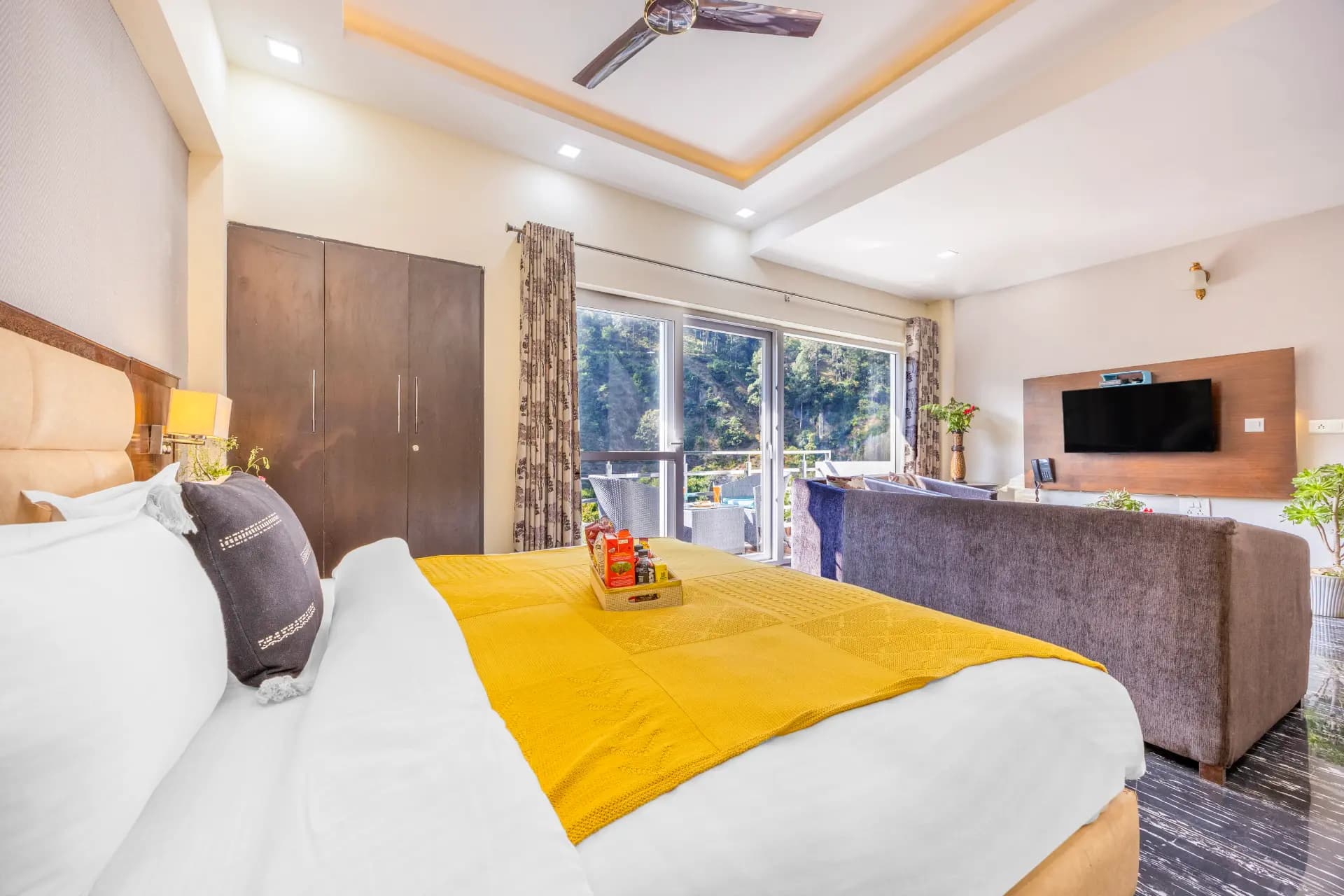 Kingdom Heartz |  Cosy Pet-friendly Studio Apartment With Balcony, Common Pool, Common Garden & Restaurant - Image 9