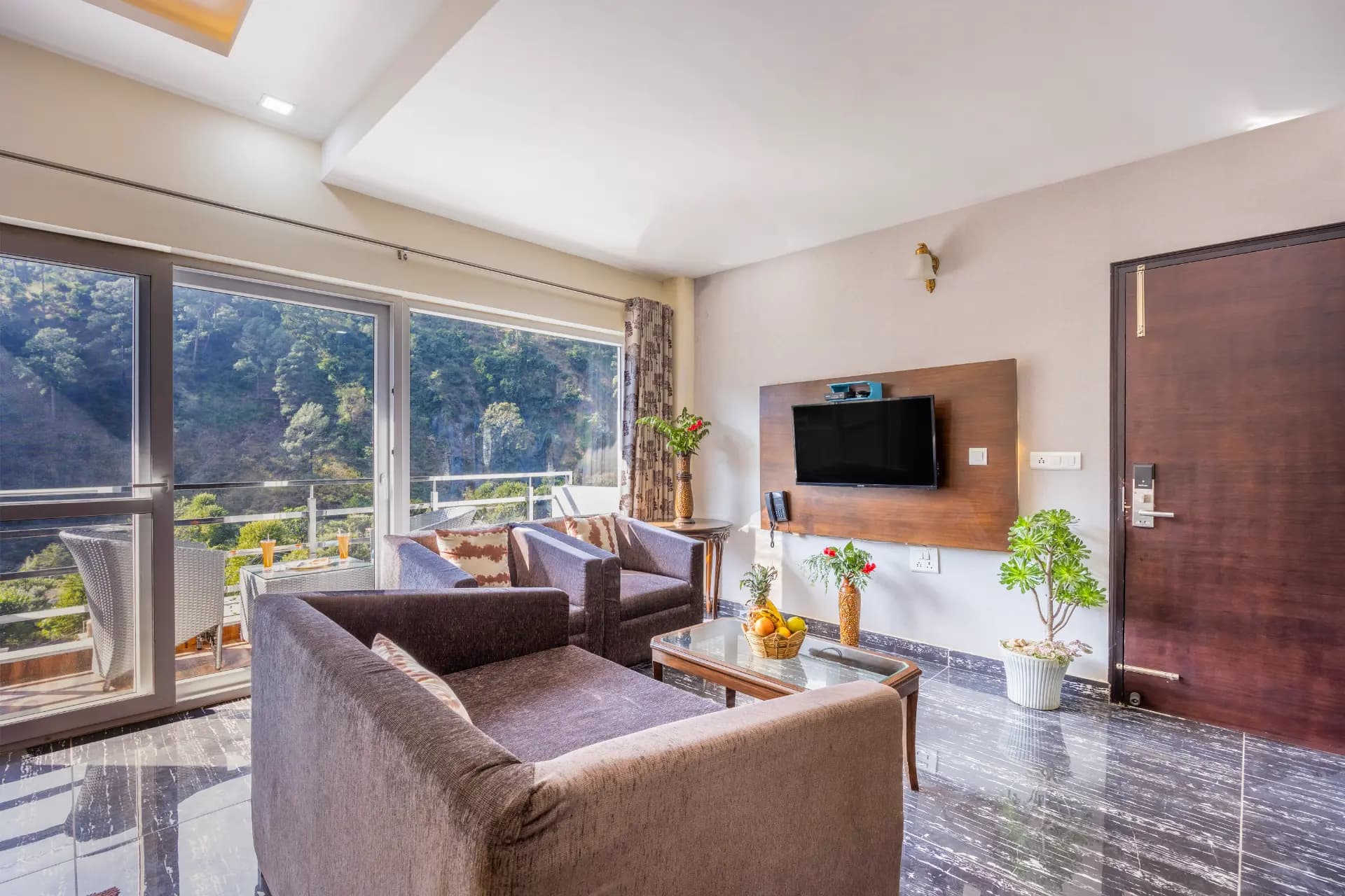 Kingdom Heartz |  Cosy Pet-friendly Studio Apartment With Balcony, Common Pool, Common Garden & Restaurant - Image 15